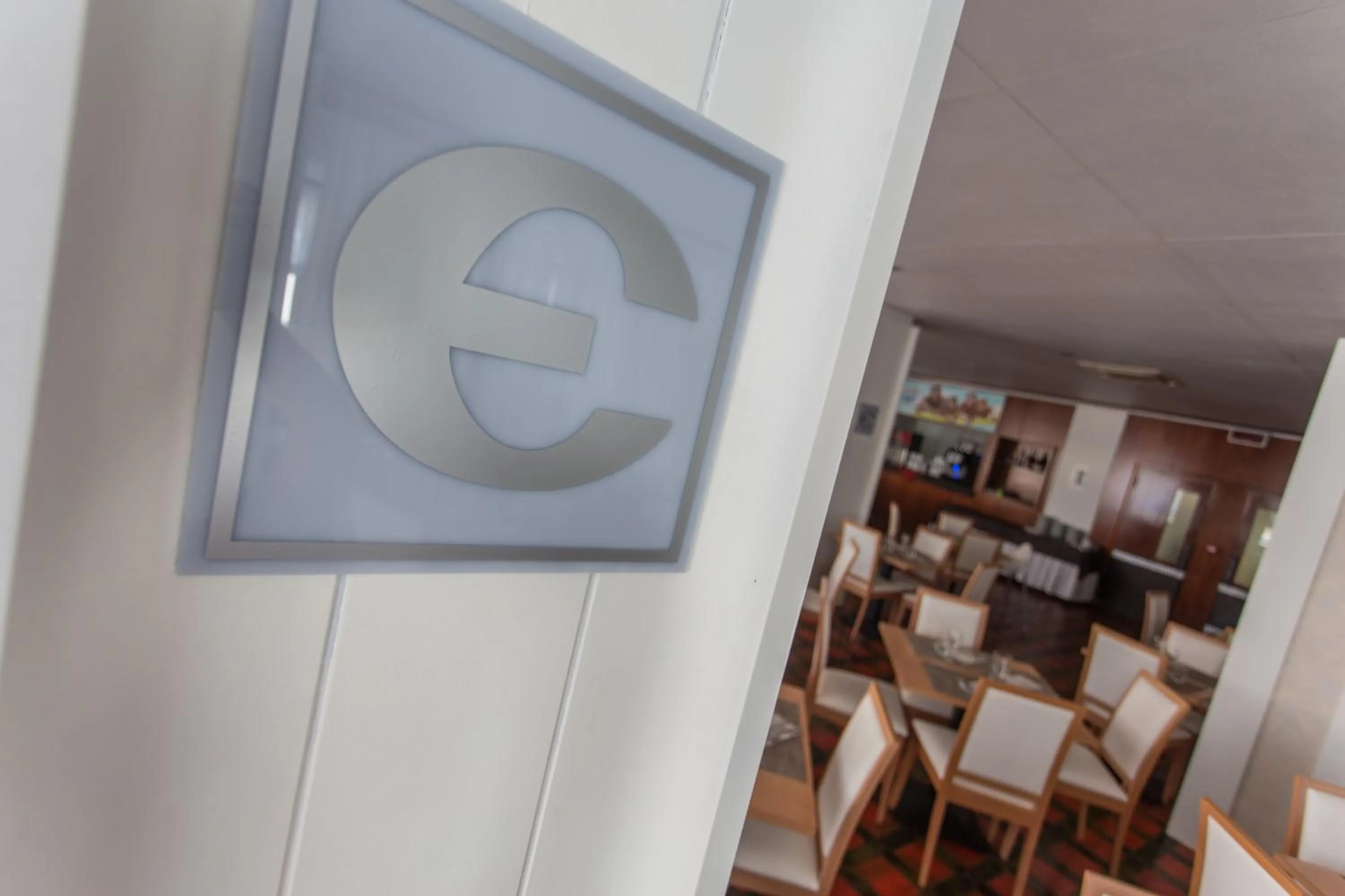 Restaurant/places to eat in Hotel Esplanade