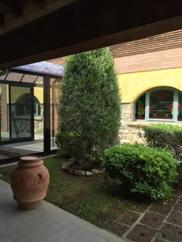 Decorative detail in Tenuta La Lupa