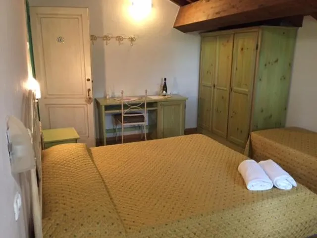 Photo of the whole room, Bed in Tenuta La Lupa