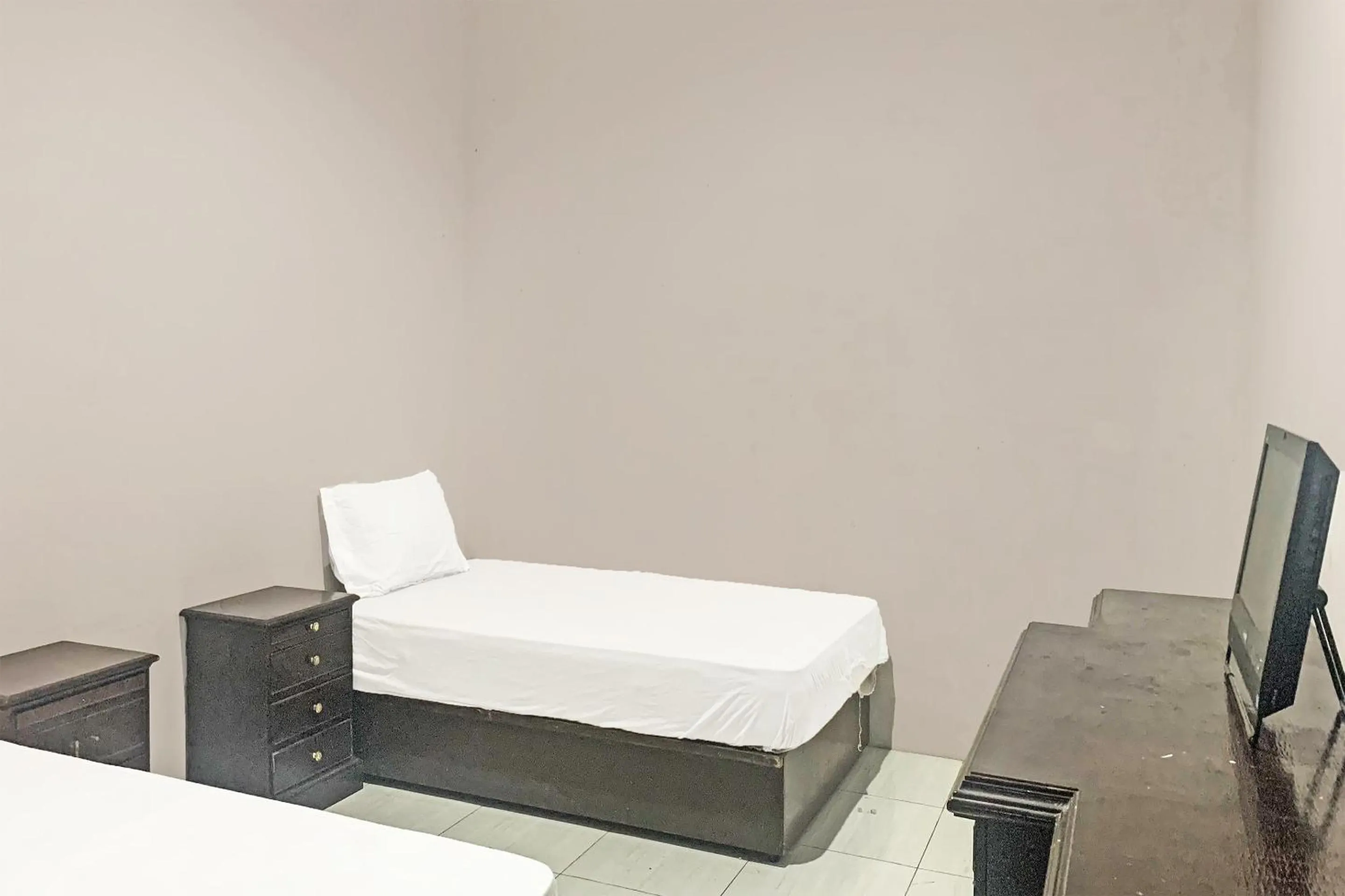 Bedroom, Bed in Hotel O Penginapan Radja Jeneponto