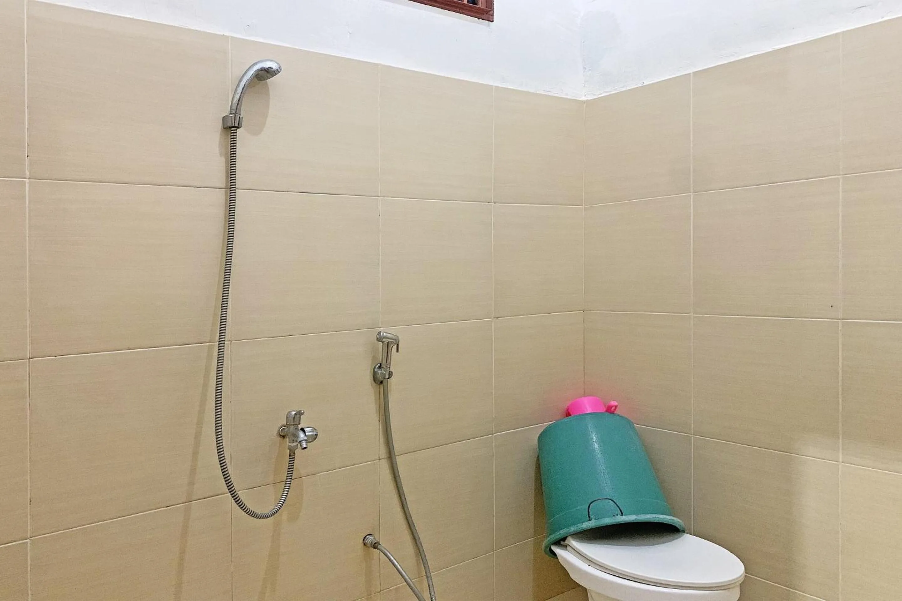 Bathroom in Hotel O Penginapan Radja Jeneponto