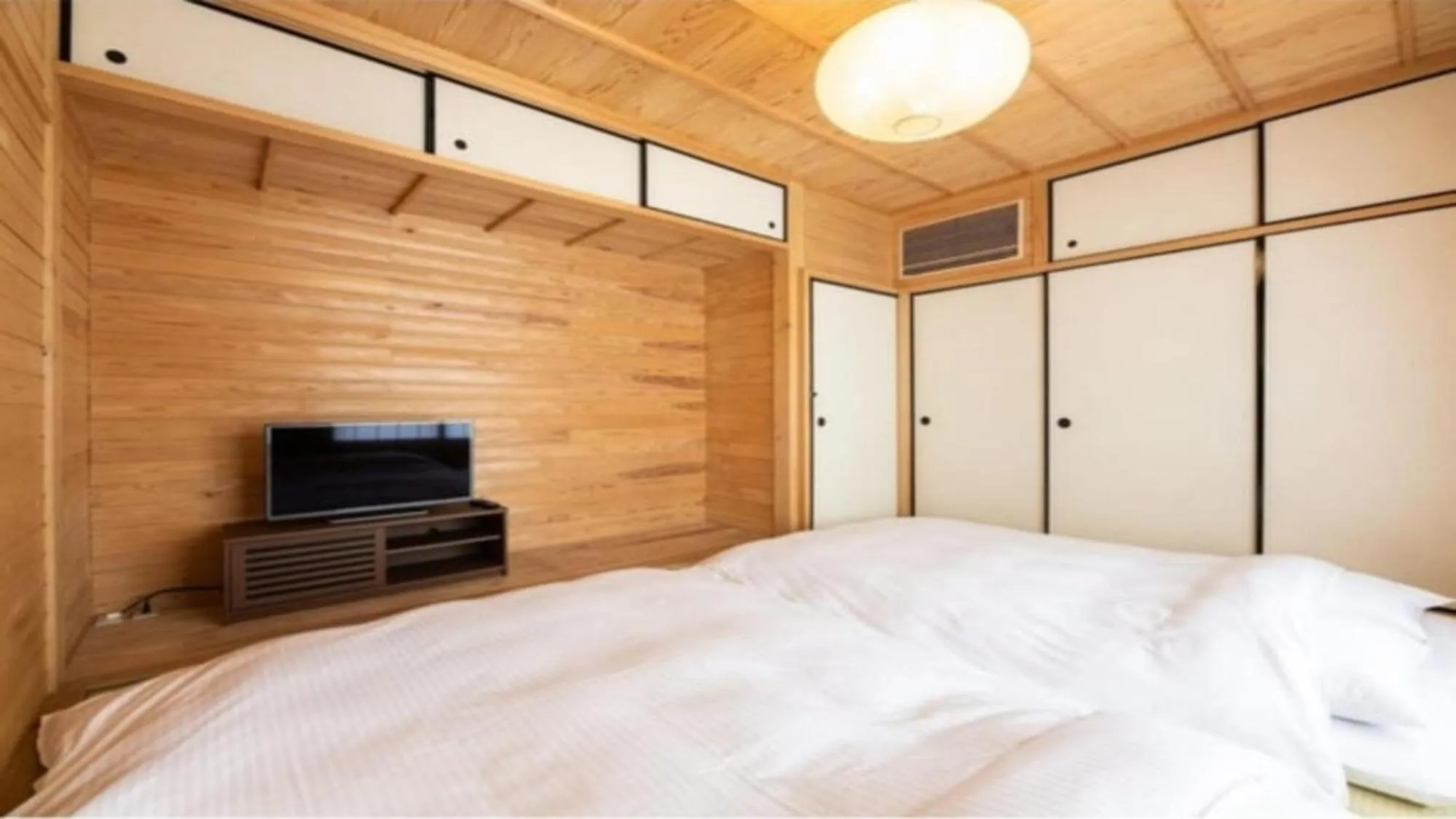 Photo of the whole room, Bed in YUFUIN O-YADO YUKI ONSEN