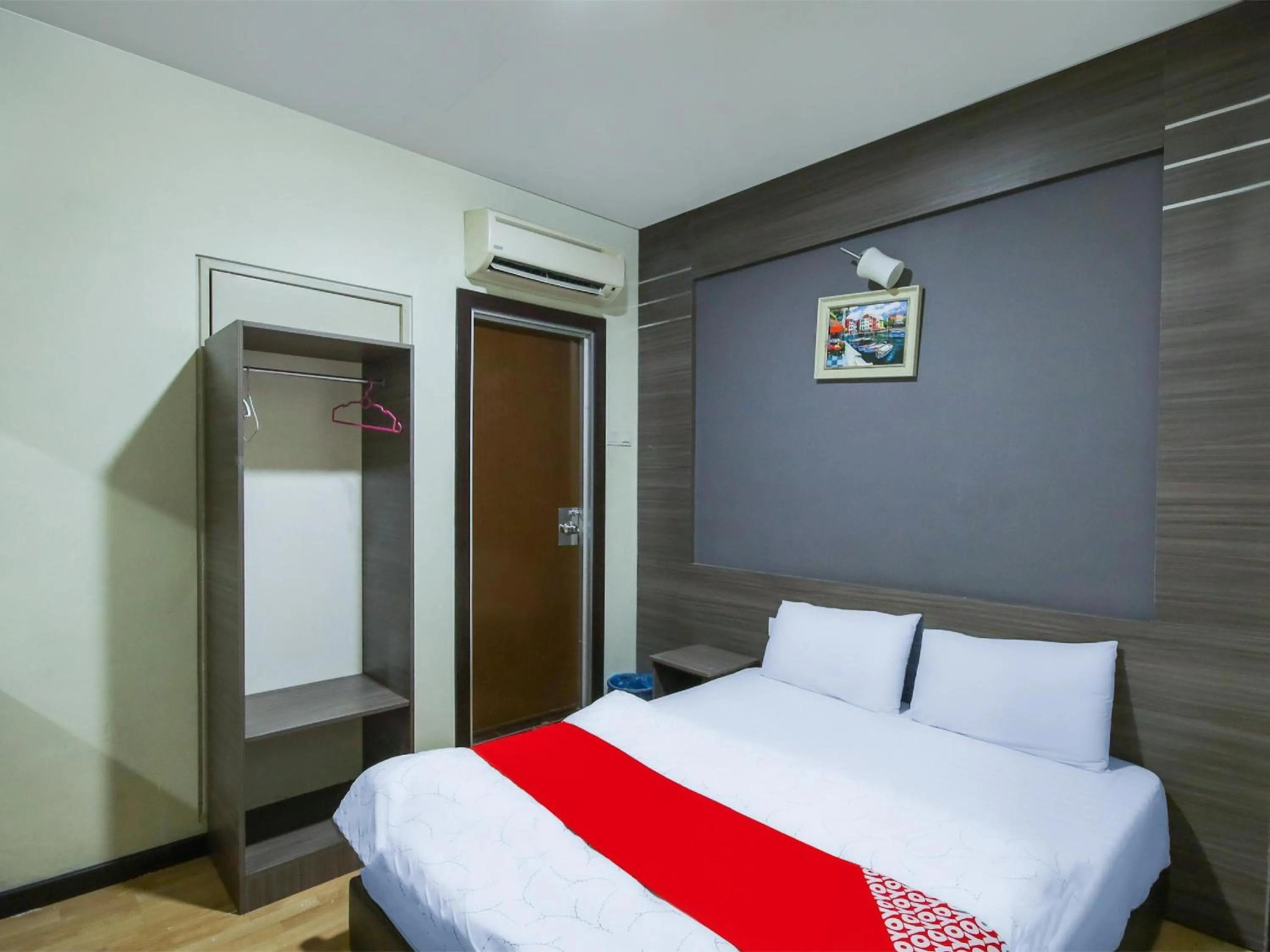 Photo of the whole room, Bed in Super OYO Capital O 812 Hotel SMC Seksyen 13