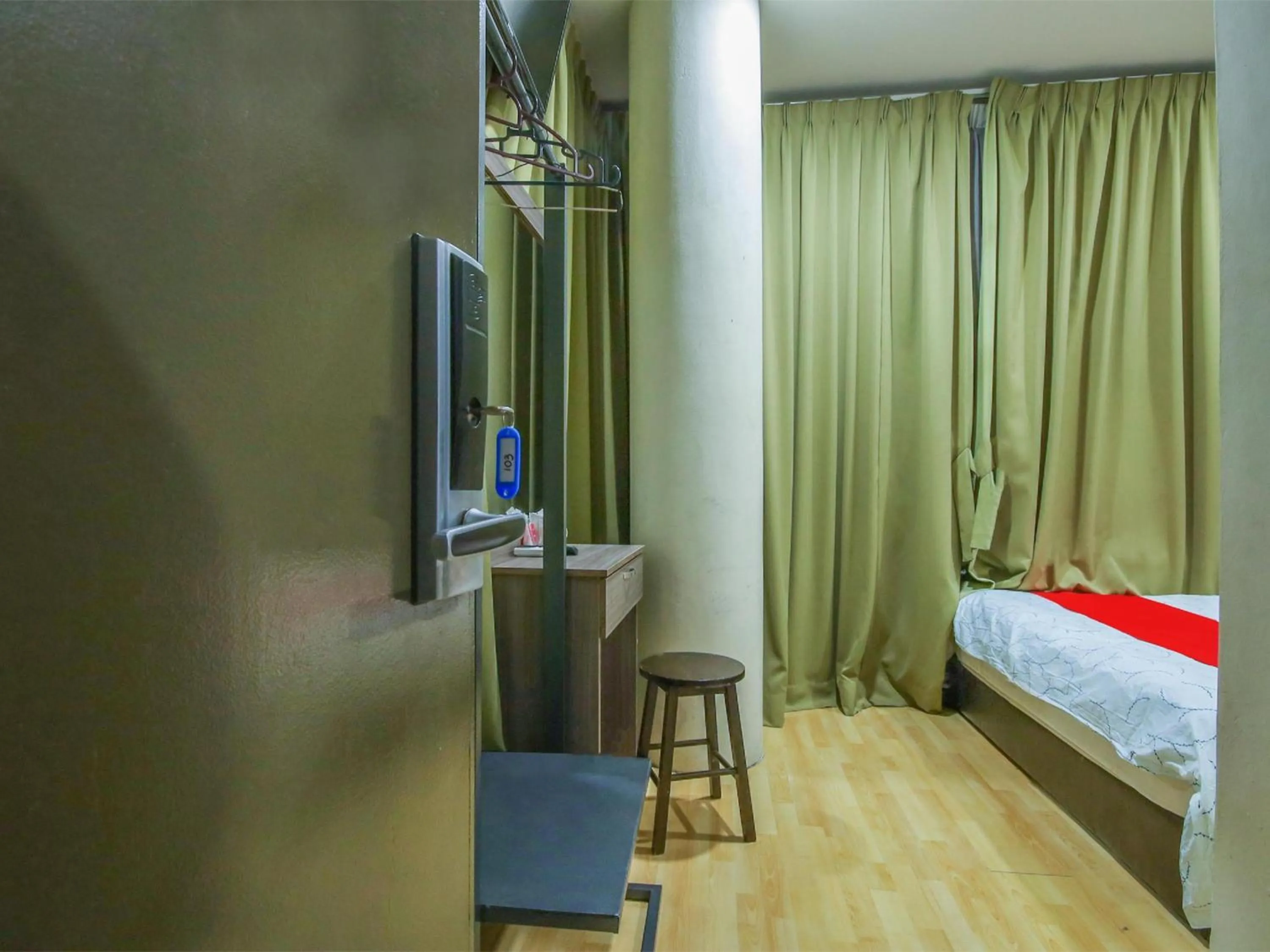 Photo of the whole room, Bed in Super OYO Capital O 812 Hotel SMC Seksyen 13