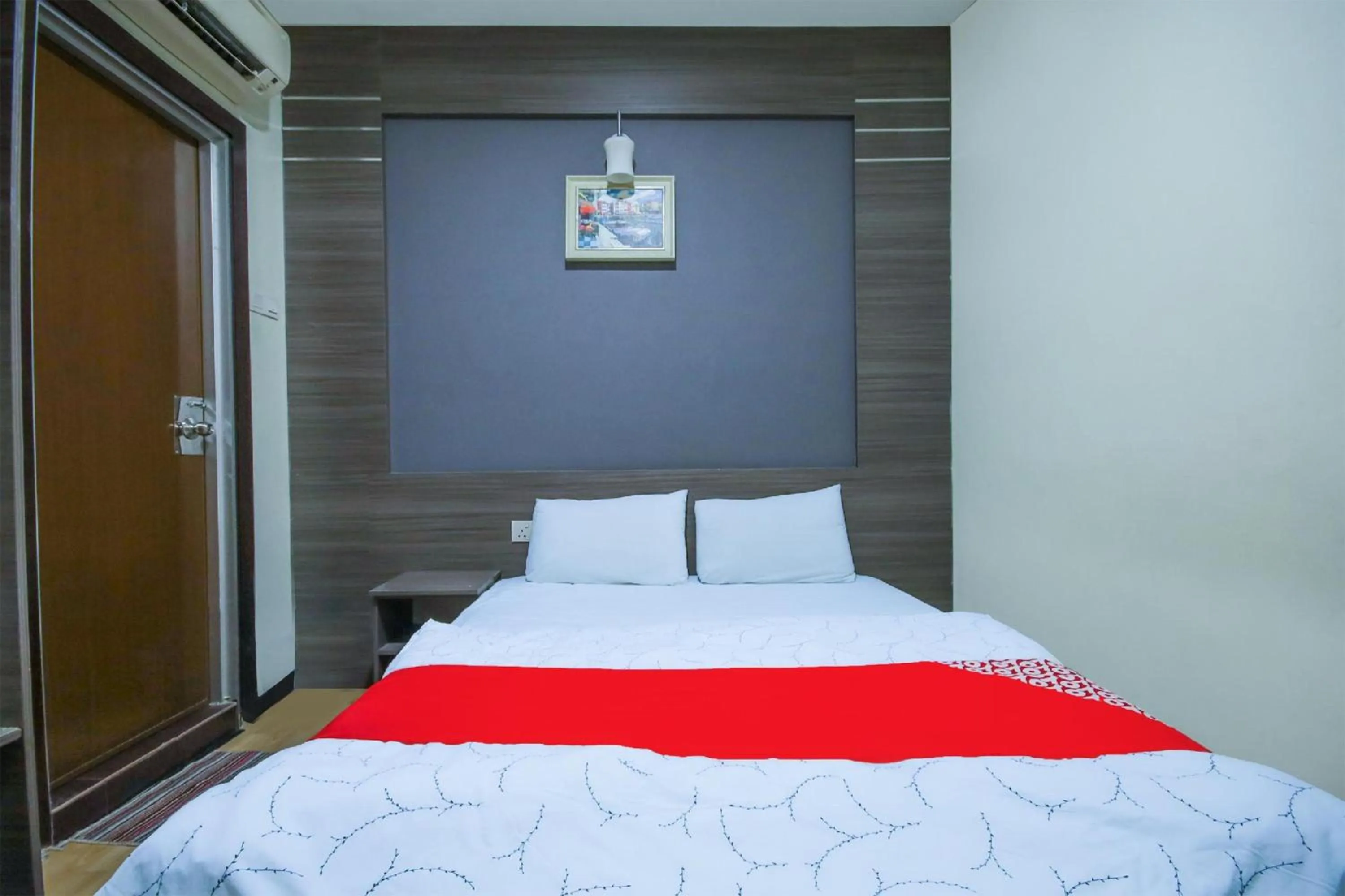 Photo of the whole room, Bed in Super OYO Capital O 812 Hotel SMC Seksyen 13