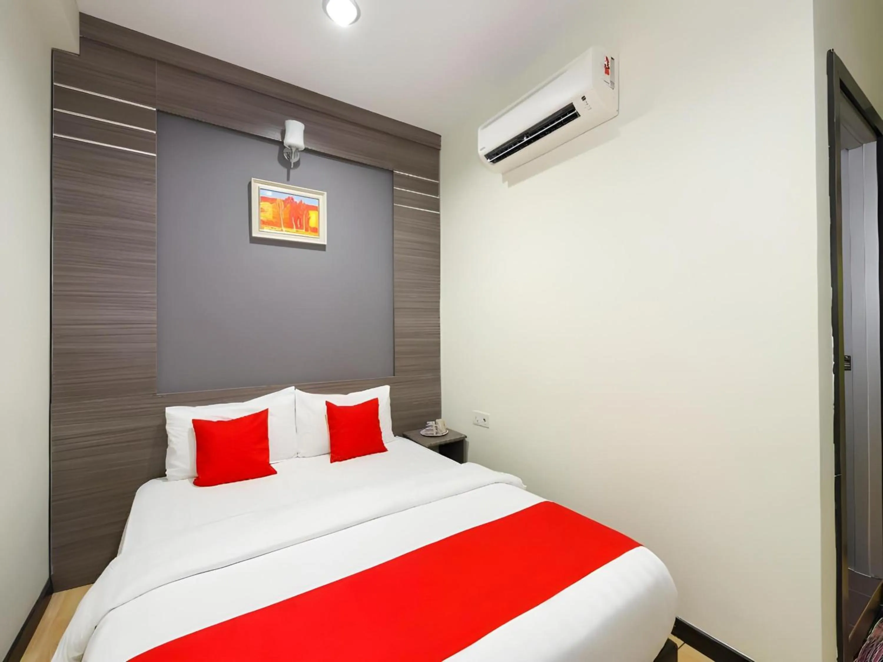 Photo of the whole room, Bed in Super OYO Capital O 812 Hotel SMC Seksyen 13