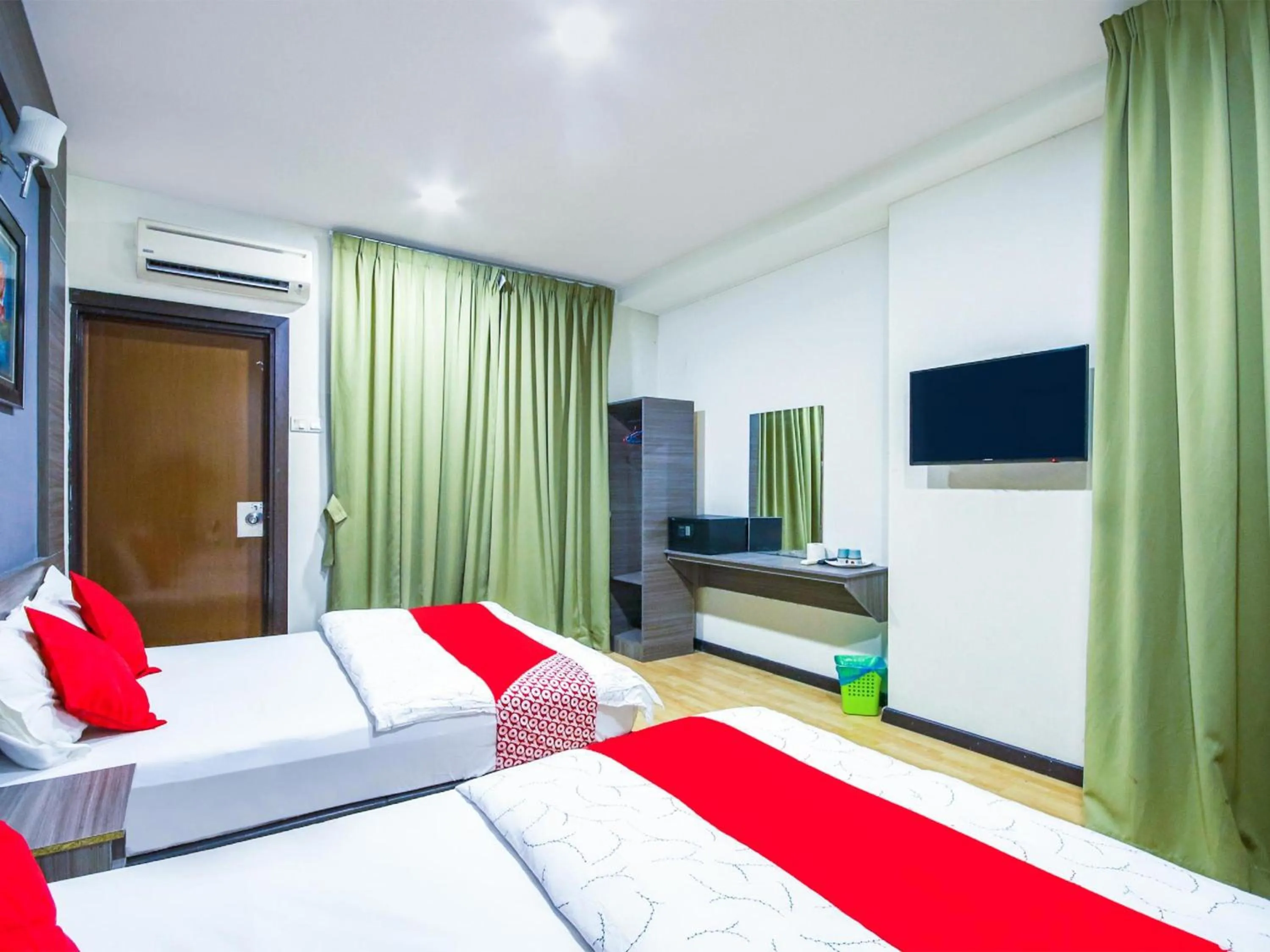 Photo of the whole room, Bed in Super OYO Capital O 812 Hotel SMC Seksyen 13