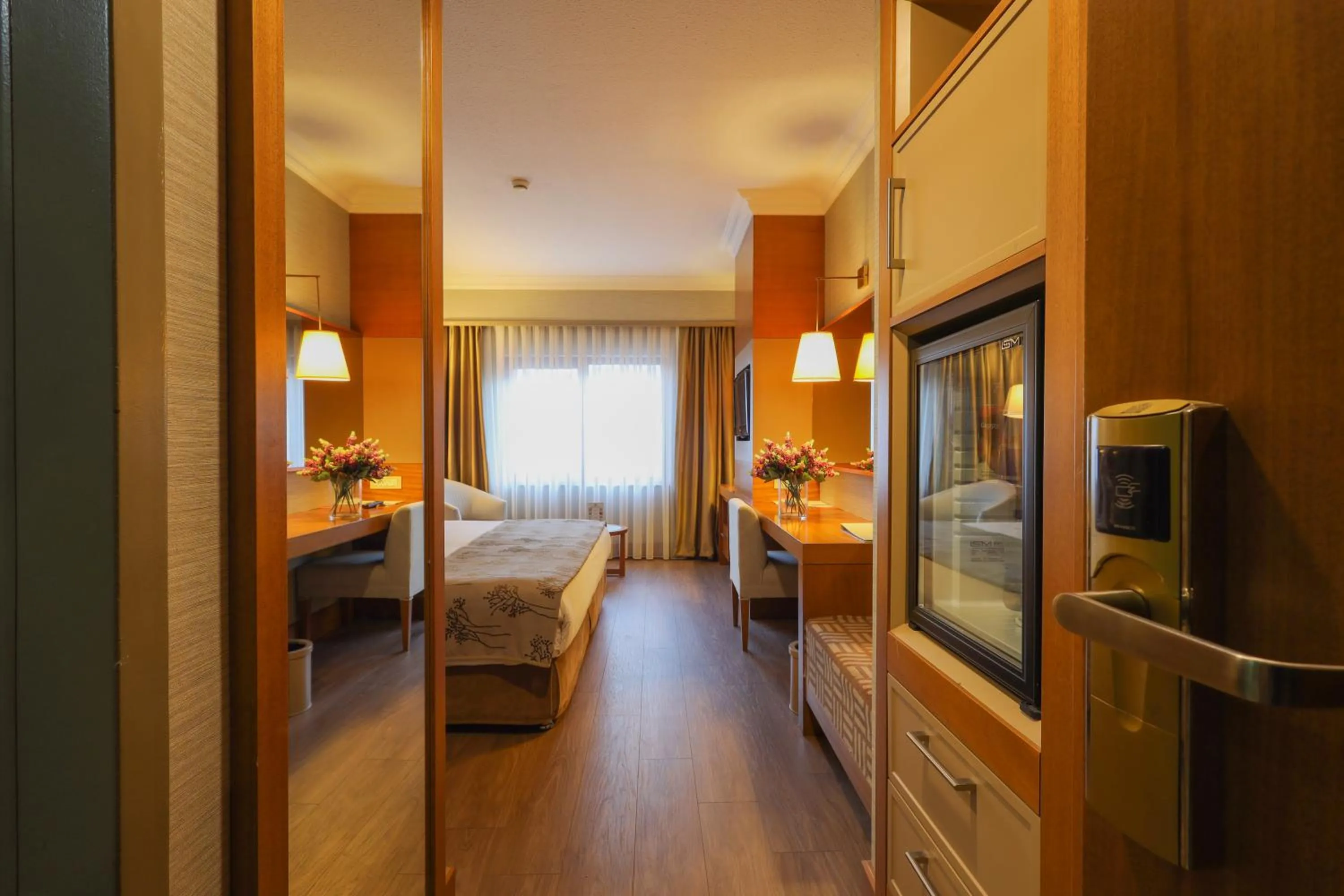 Photo of the whole room, Bed in Tugcan Hotel