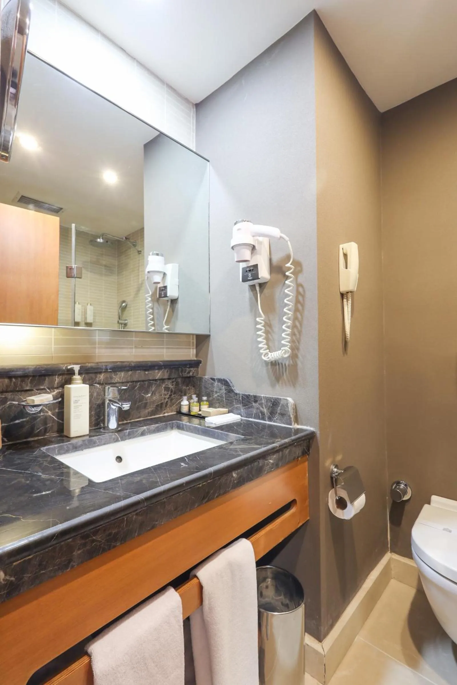 Bathroom in Tugcan Hotel