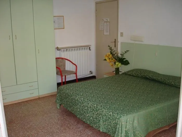 Bed in Hotel Mignon 50 MT DALLA SPIAGGIA E DALL'ISOLA PEDONALE