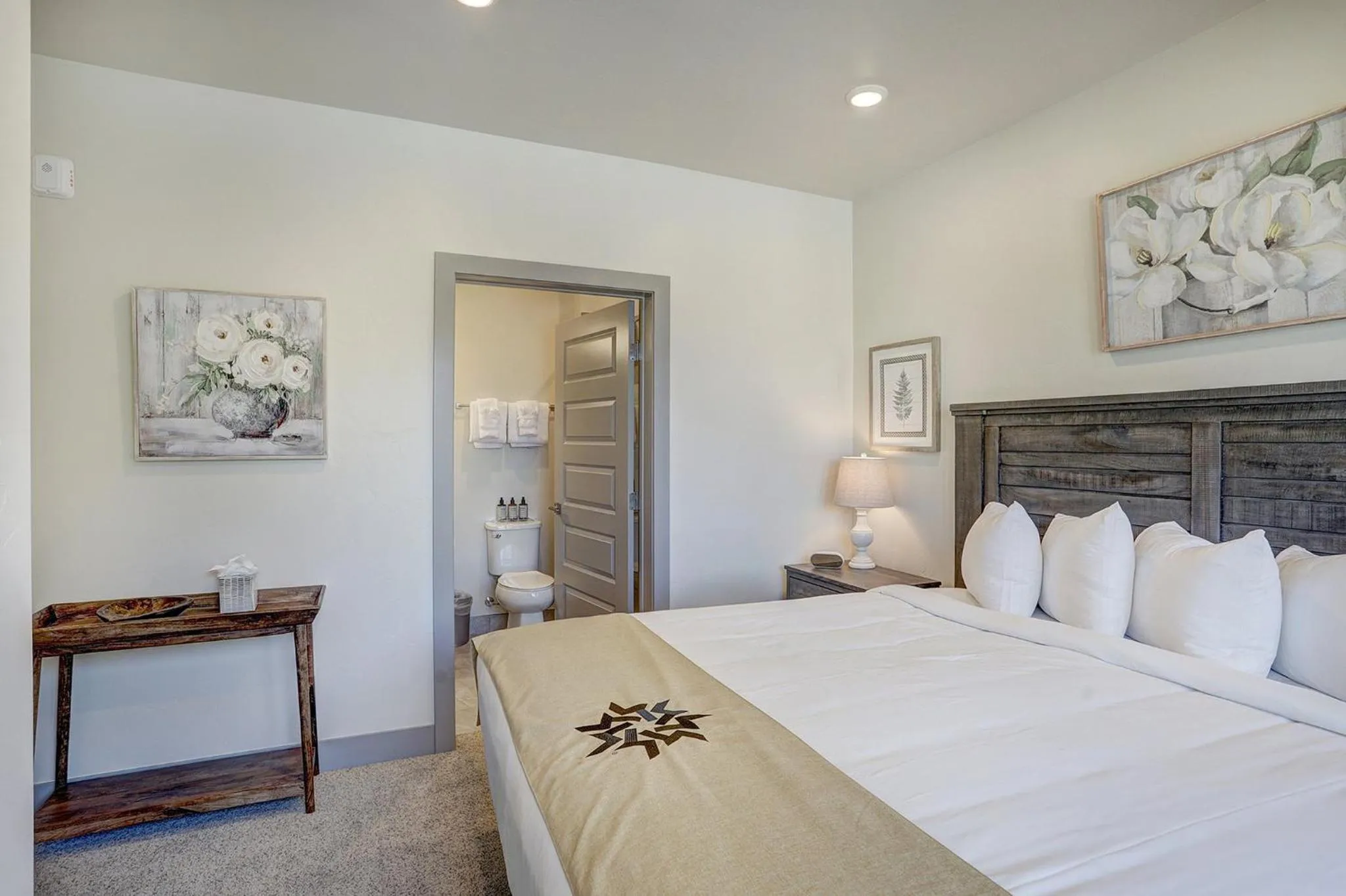 Photo of the whole room, Bed in Clearwater Lofts by Keystone Resort