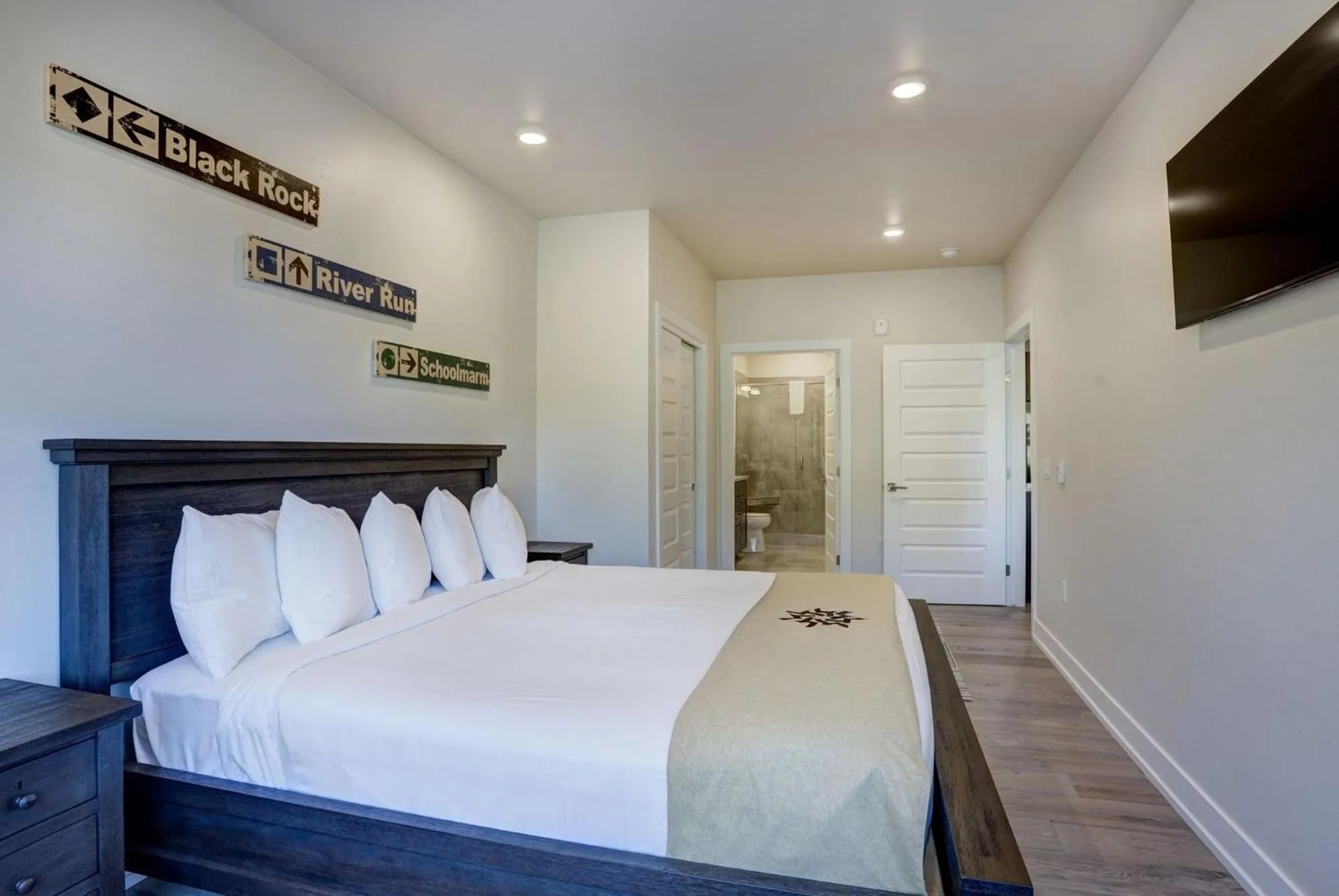 Photo of the whole room, Bed in Clearwater Lofts by Keystone Resort