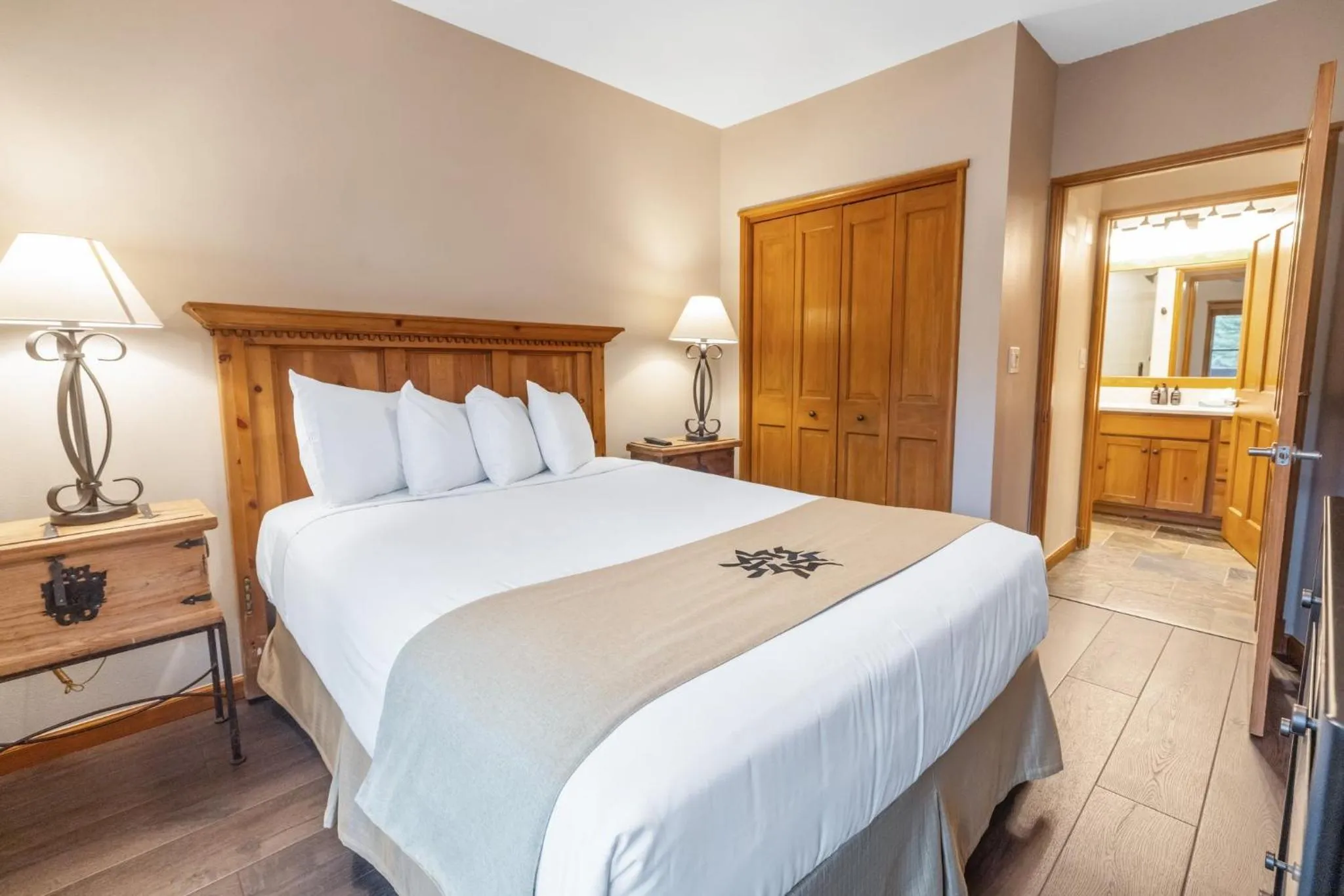 Bedroom, Bed in Jackpine & Black Bear Condominiums by Keystone Resort