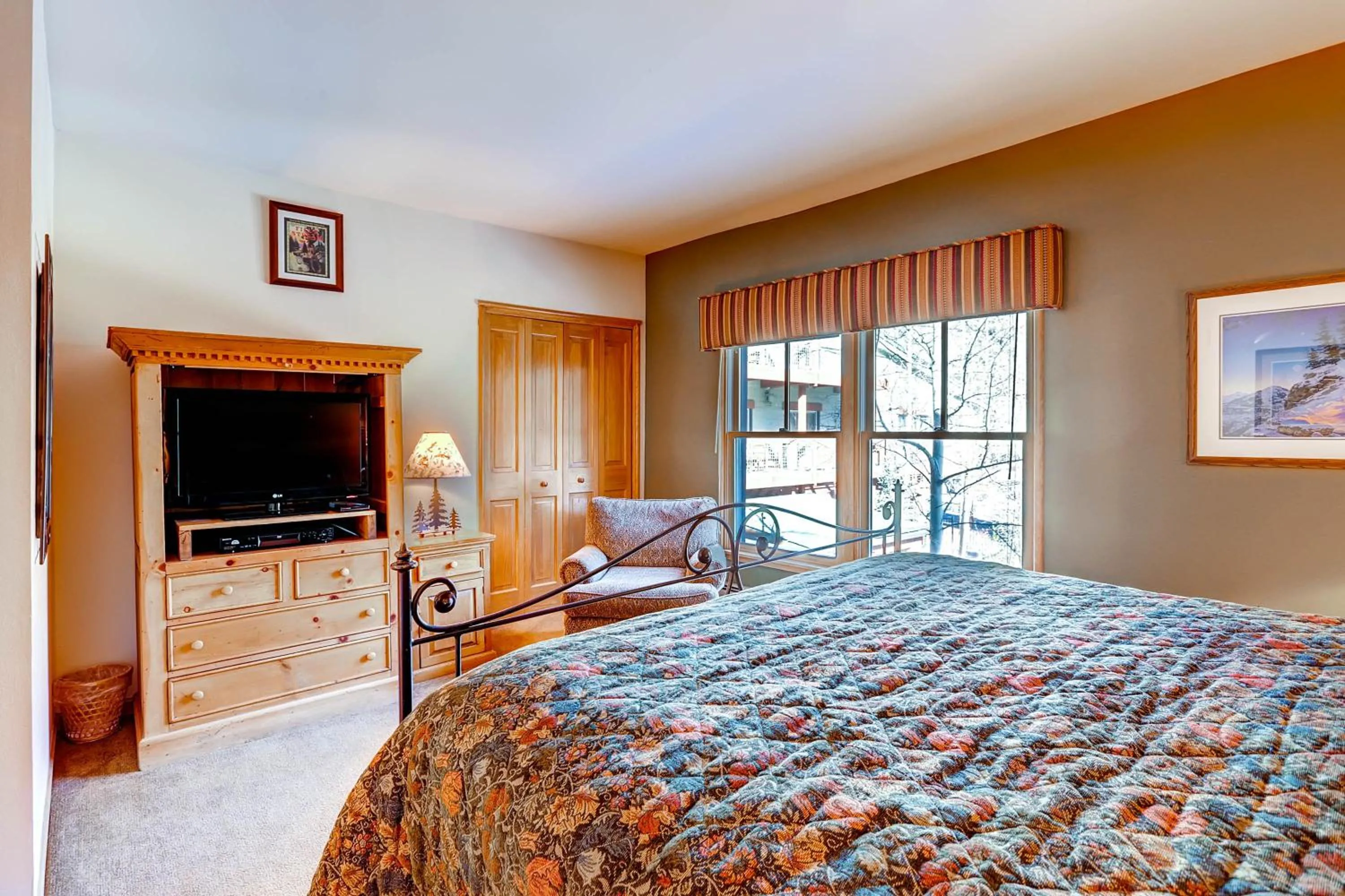 Photo of the whole room, Bed in Jackpine & Black Bear Condominiums by Keystone Resort