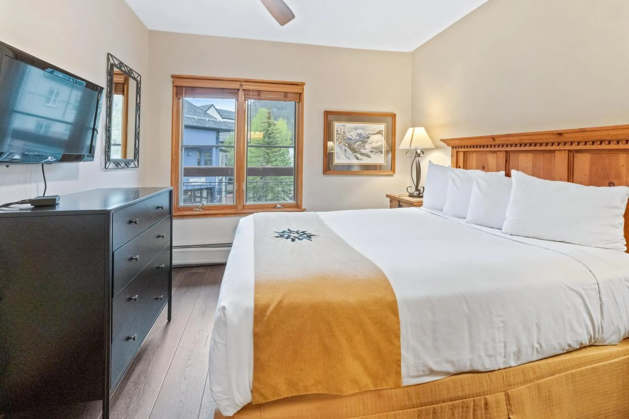 Bedroom, Bed in Jackpine & Black Bear Condos by Vail Resorts