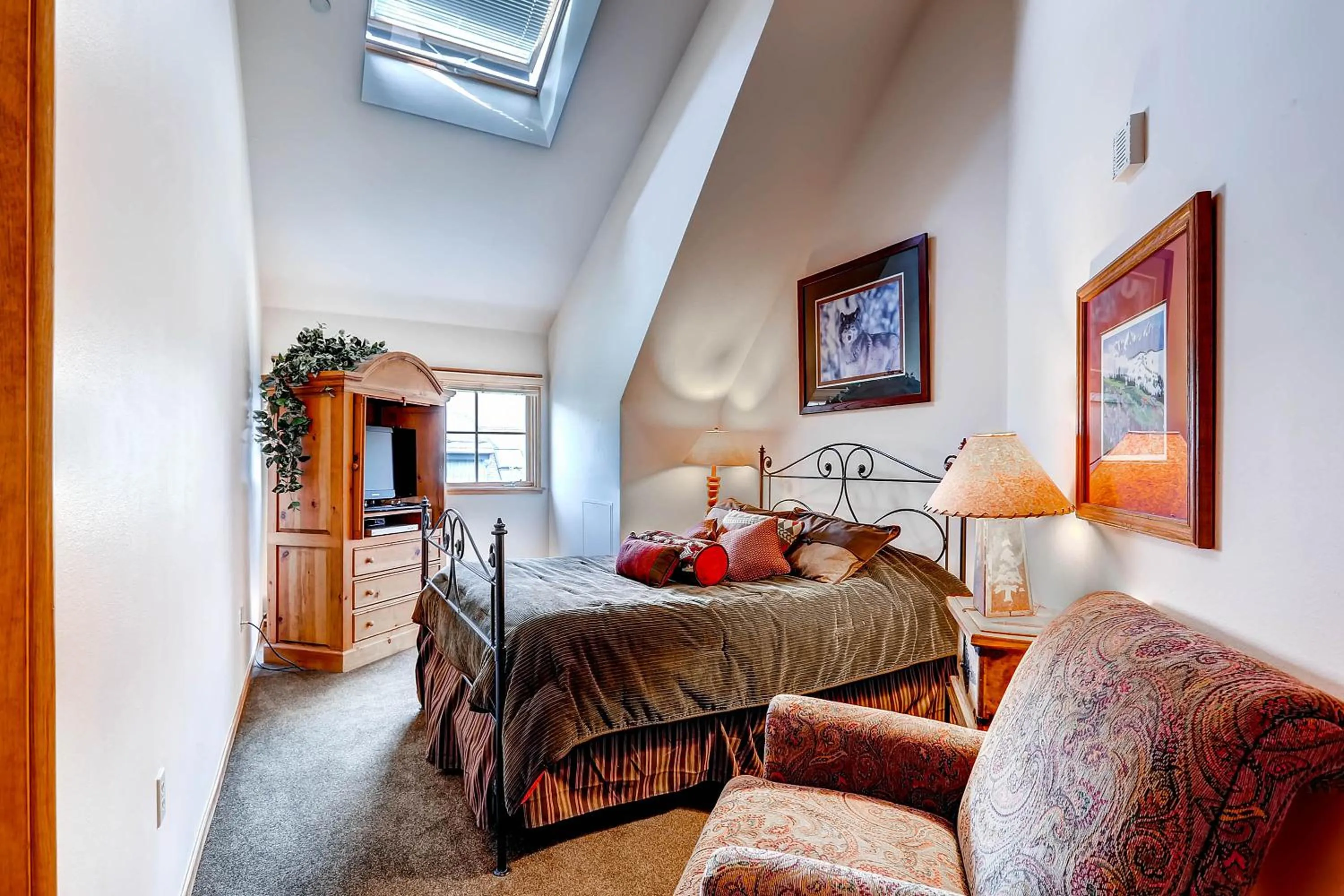 Bedroom, Bed in Jackpine & Black Bear Condominiums by Keystone Resort