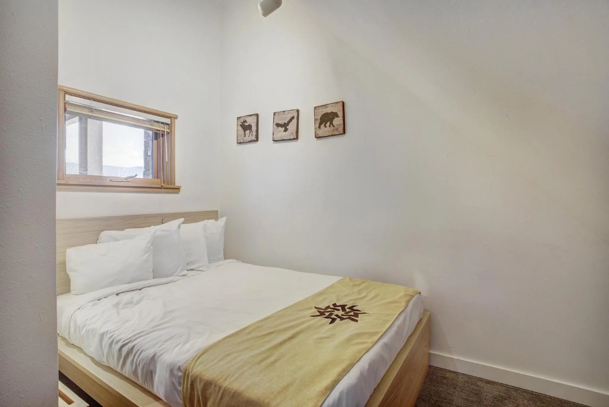 Bedroom, Bed in Jackpine & Black Bear Condominiums by Keystone Resort