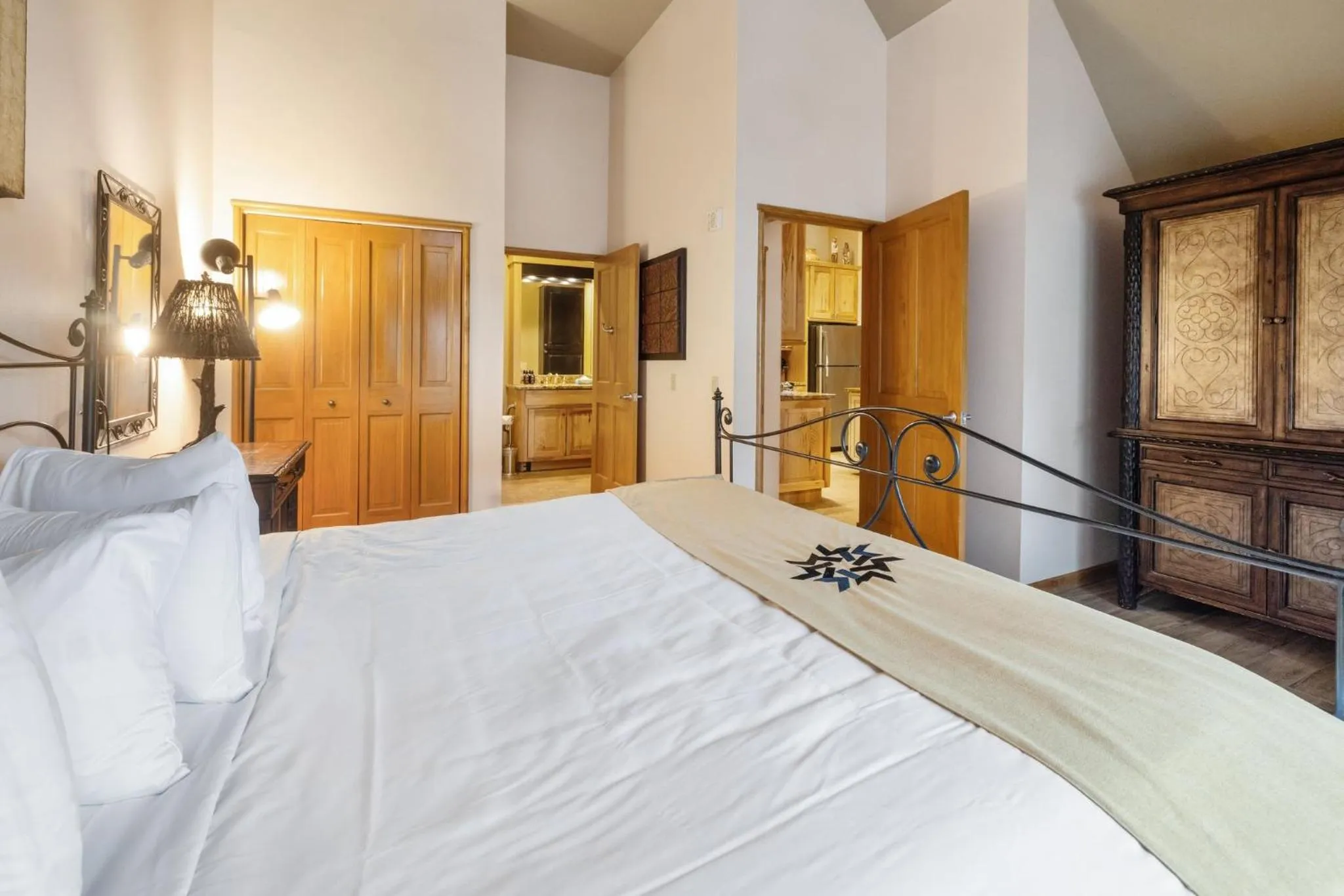 Bedroom, Bed in Jackpine & Black Bear Condos by Vail Resorts