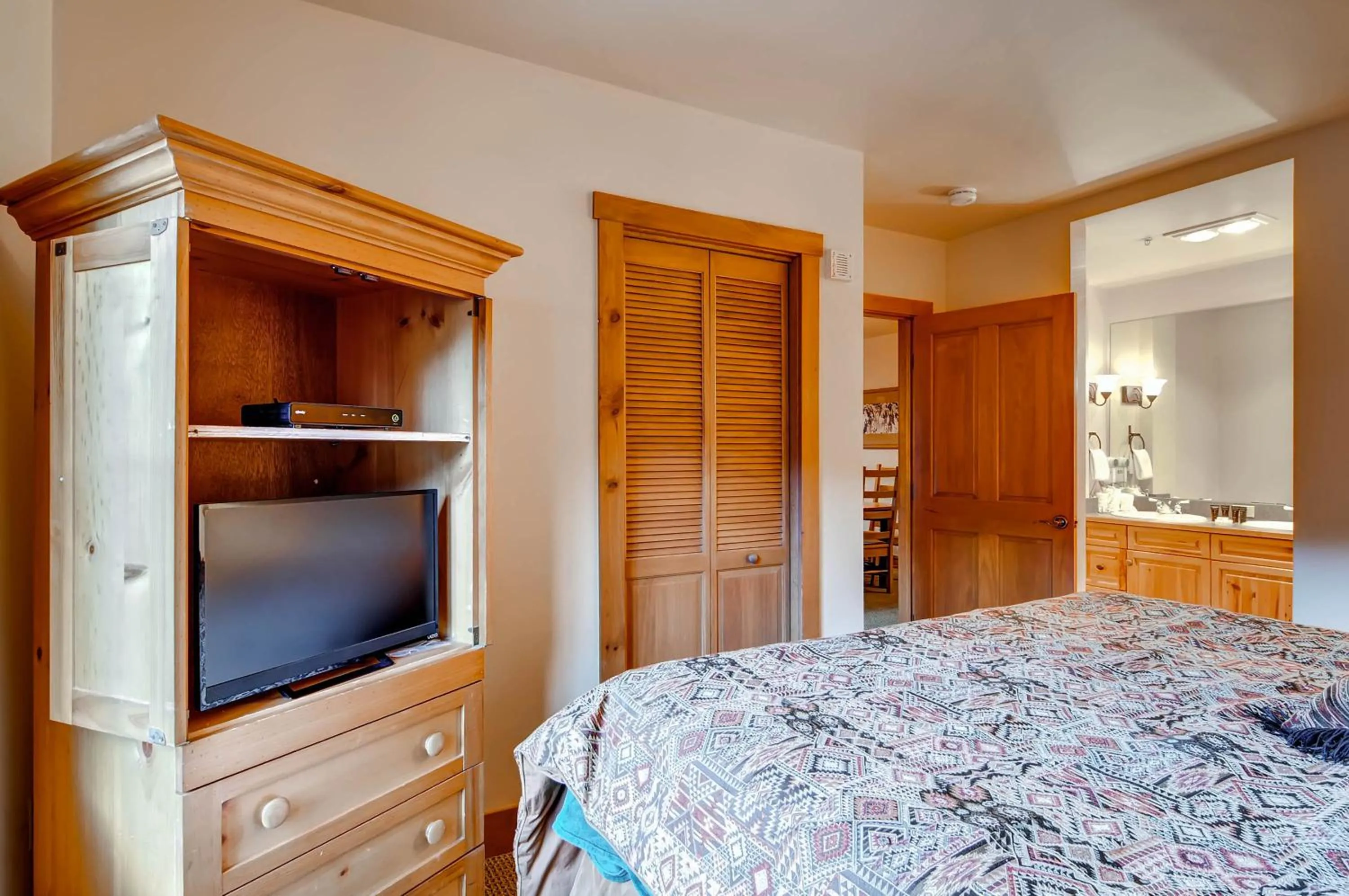 Photo of the whole room, Bed in Expedition Station Condos by Vail Resorts