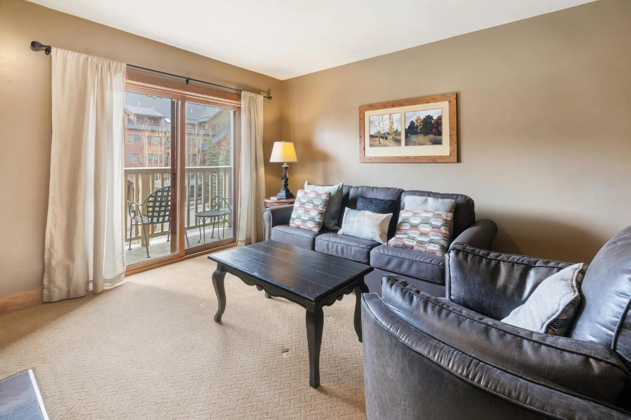 Living room in Red Hawk by Keystone Resort