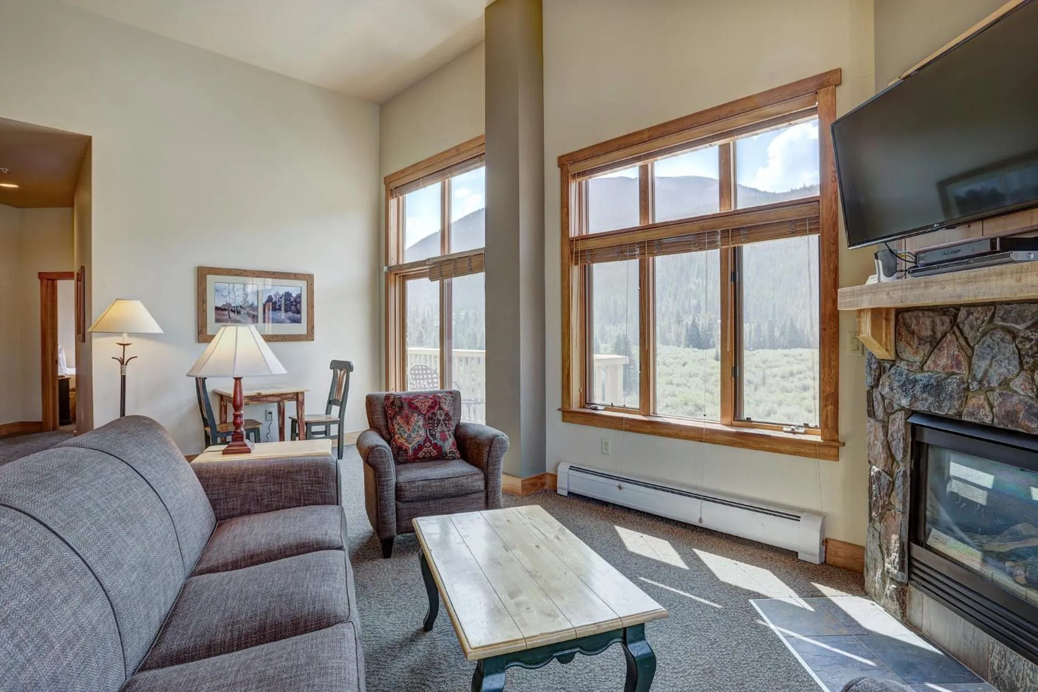 Living room in Red Hawk by Keystone Resort