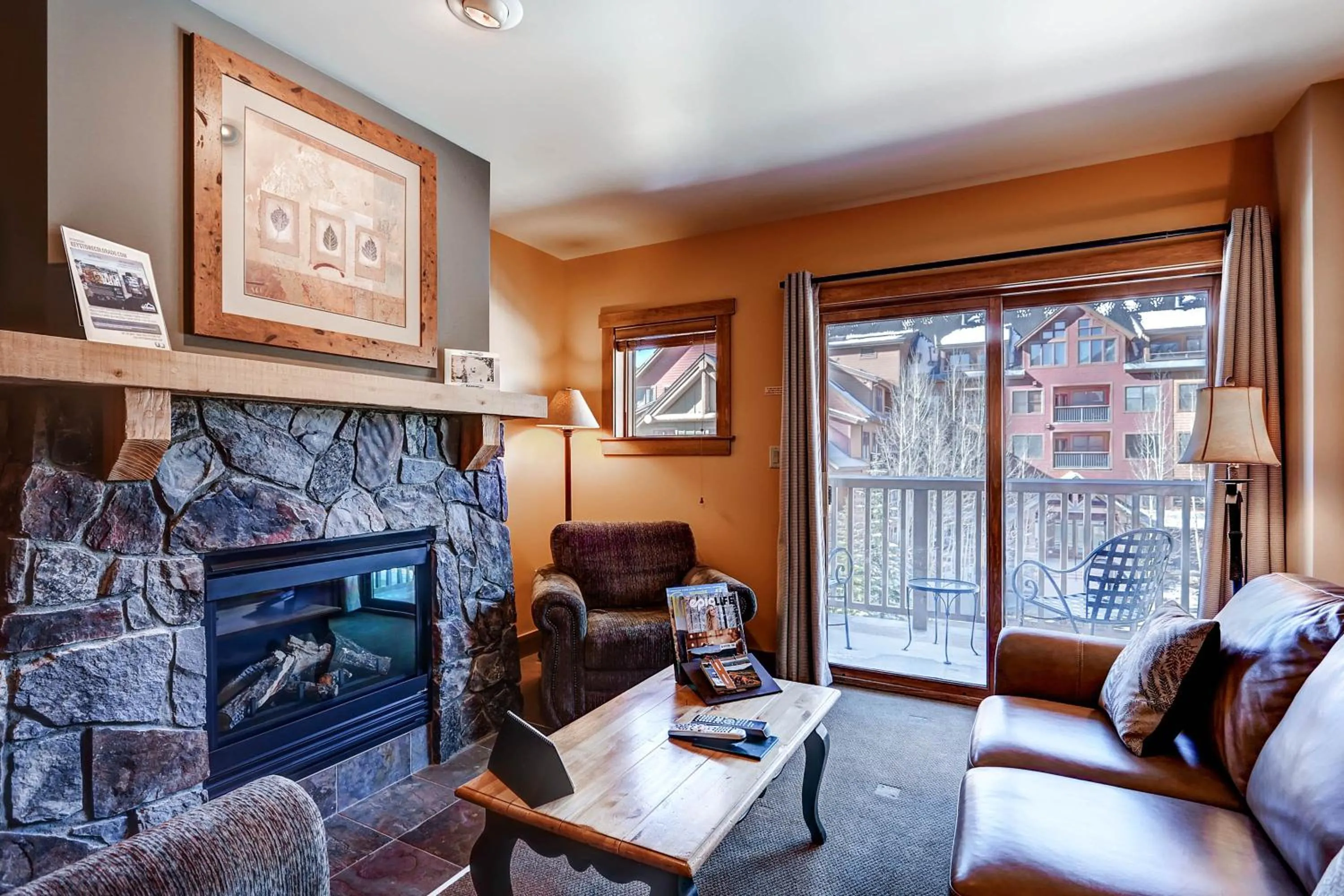 Living room in Red Hawk by Keystone Resort