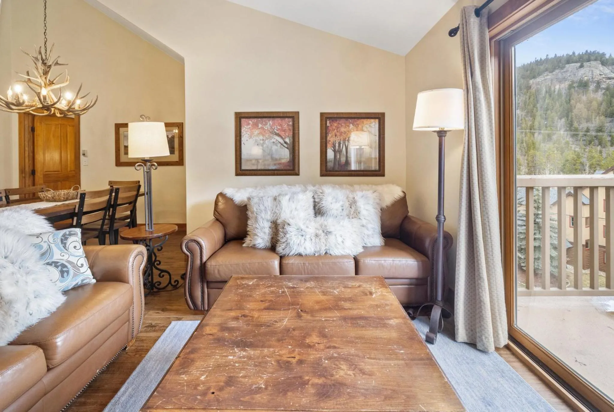 Living room in Red Hawk by Keystone Resort