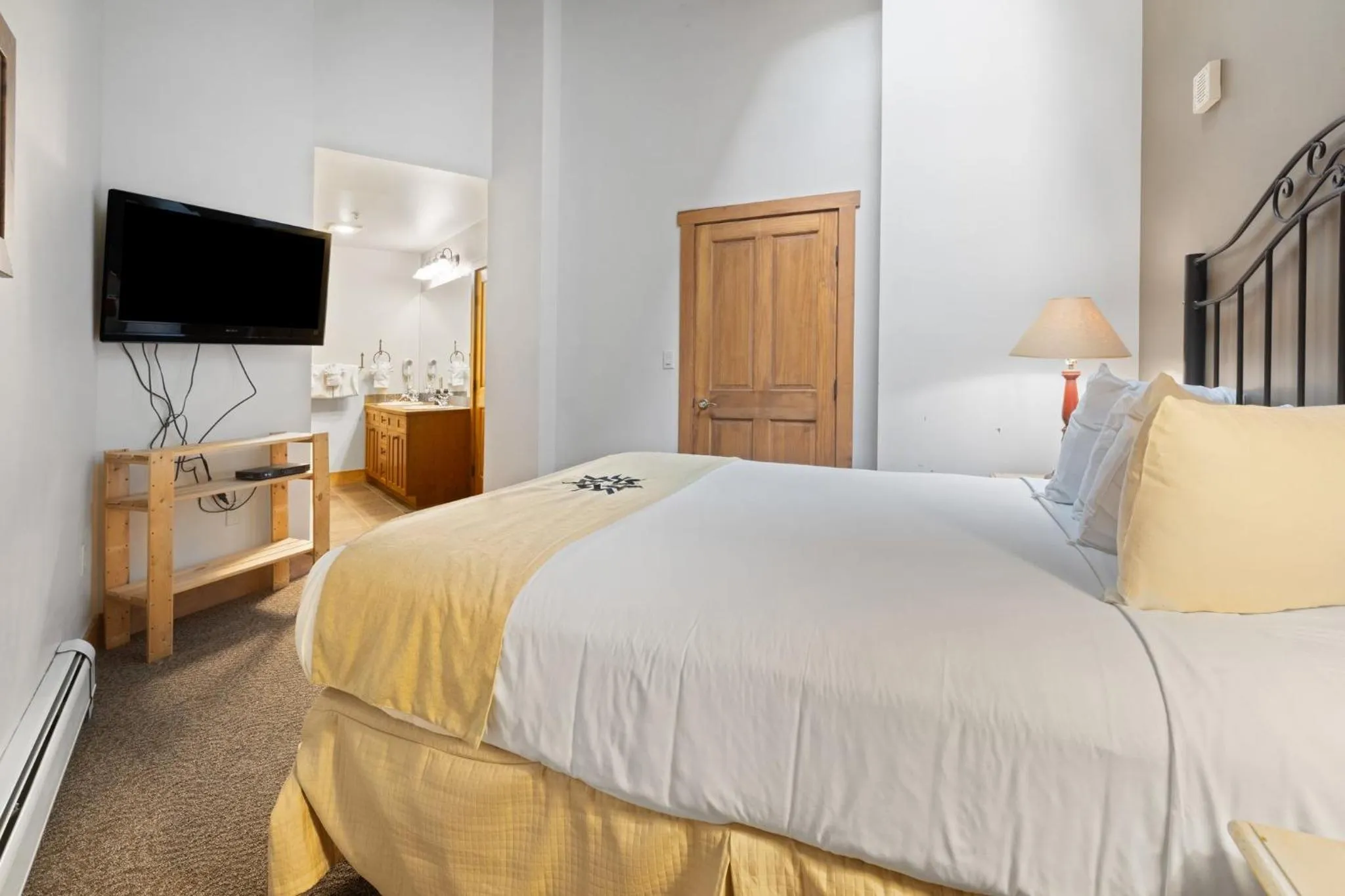 Bedroom, Bed in Red Hawk by Keystone Resort