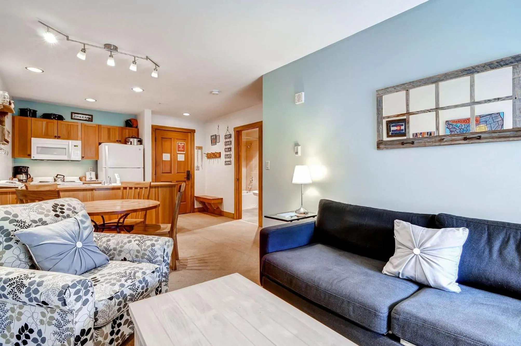 Living room in Red Hawk by Keystone Resort