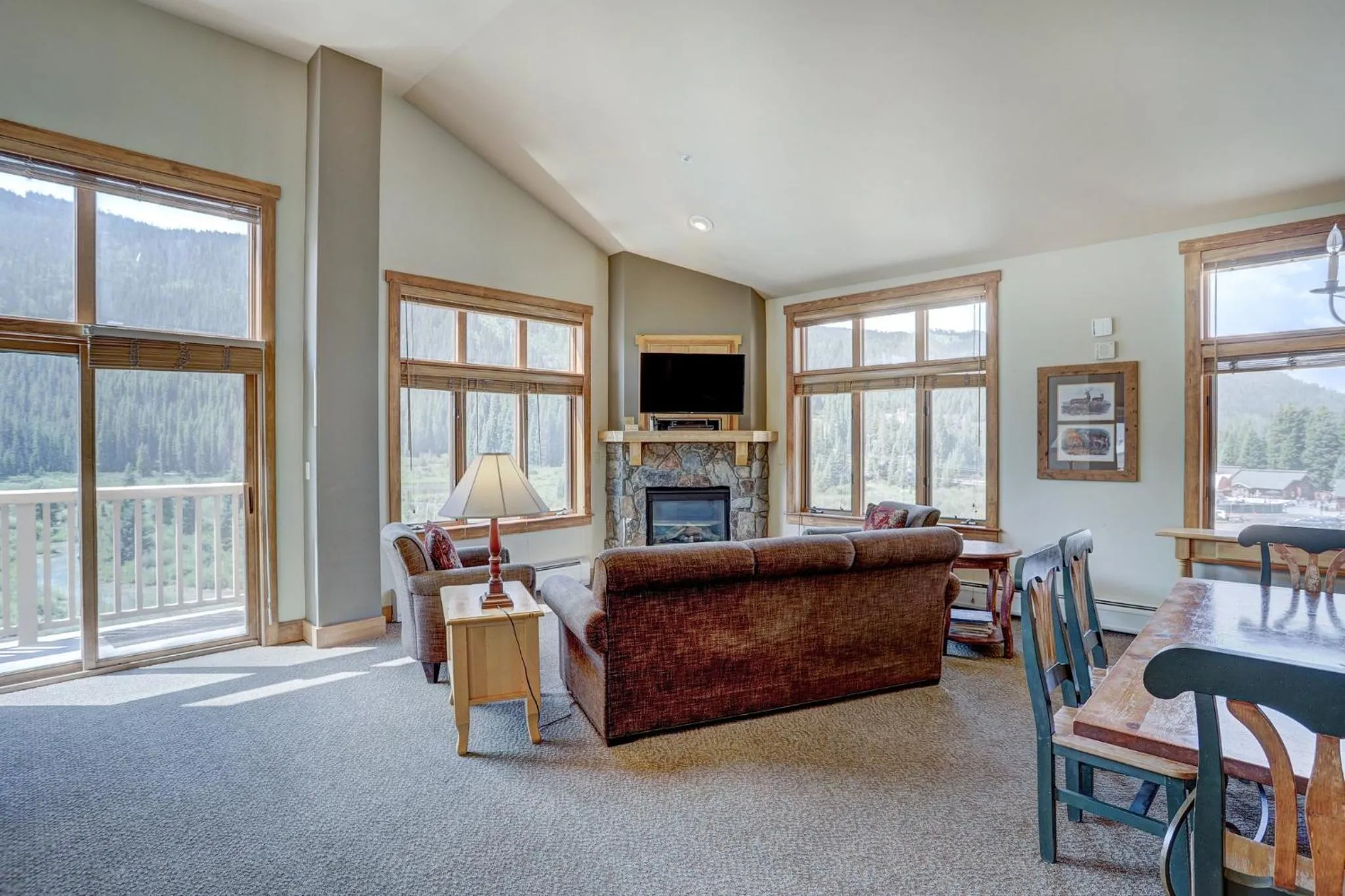Living room in Red Hawk by Keystone Resort