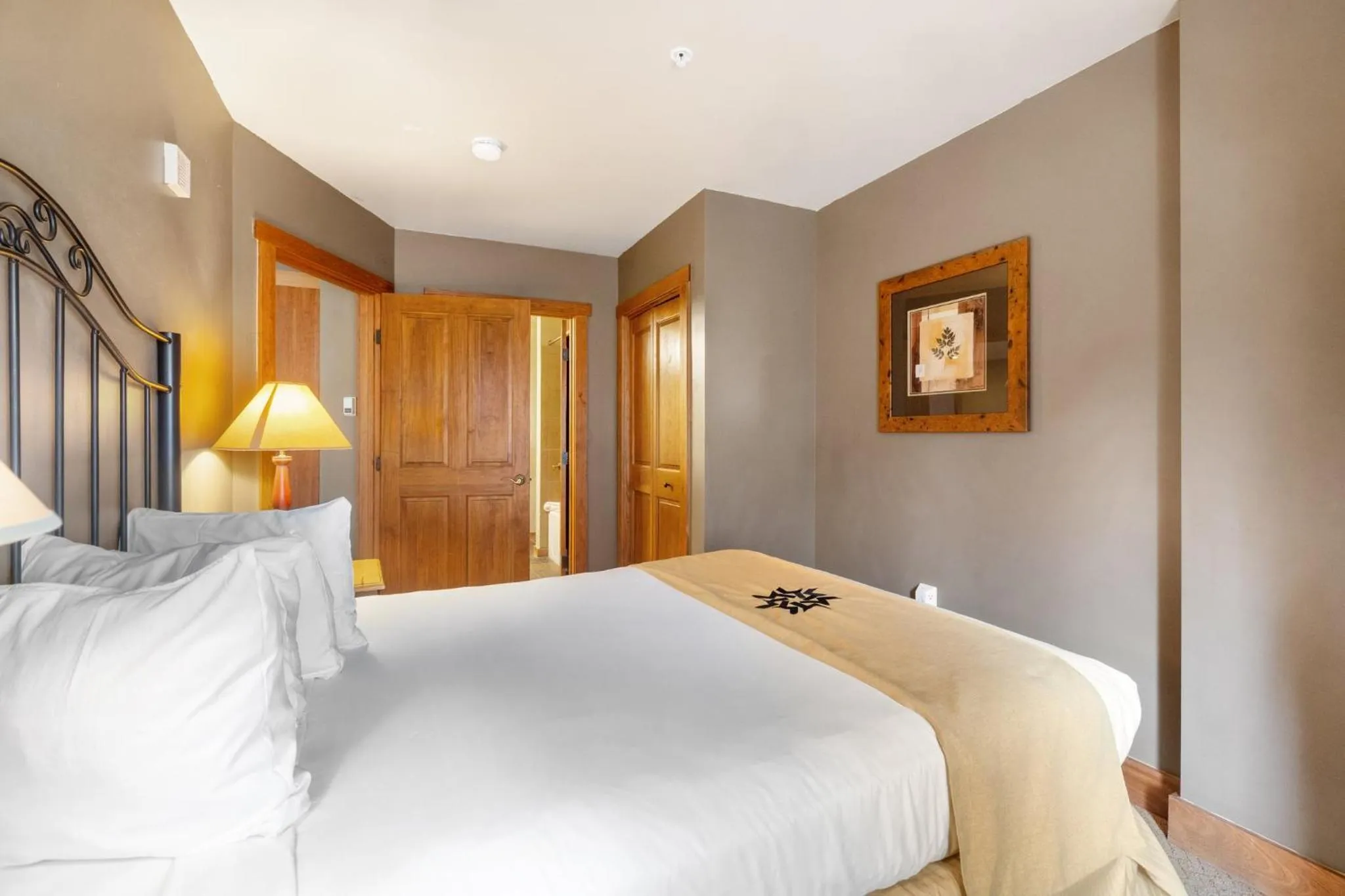 Bedroom, Bed in Red Hawk by Keystone Resort