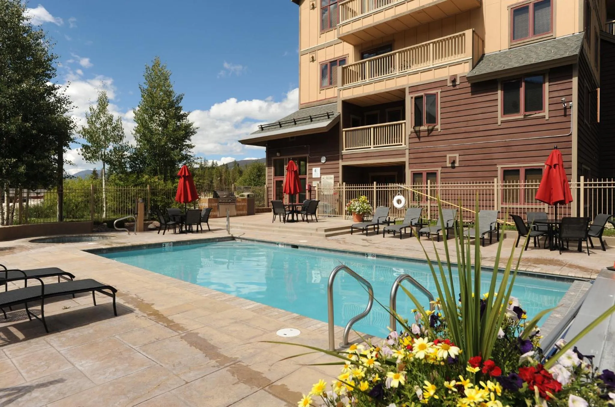 Swimming pool in Red Hawk by Keystone Resort