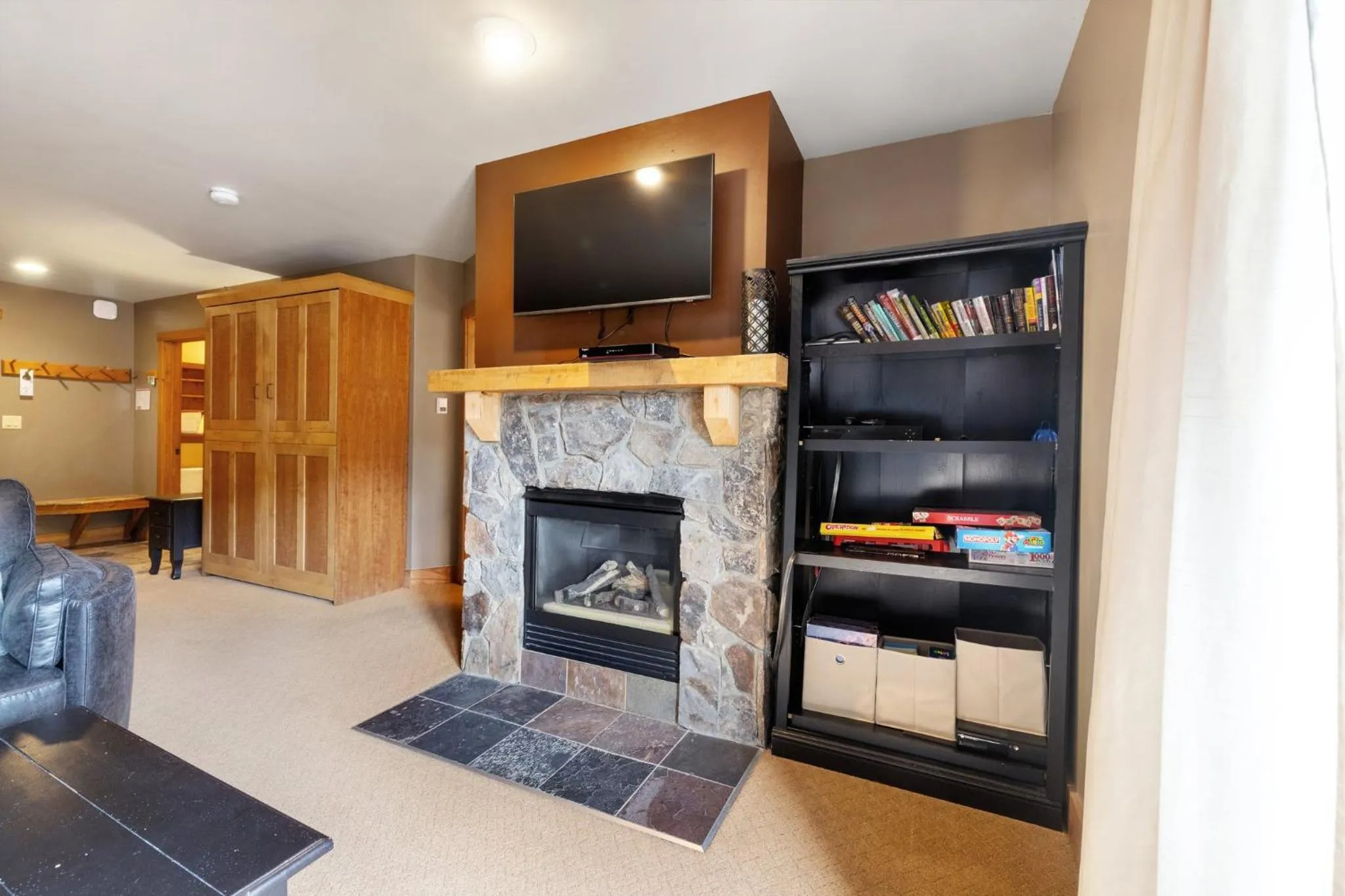 Living room in Red Hawk by Keystone Resort
