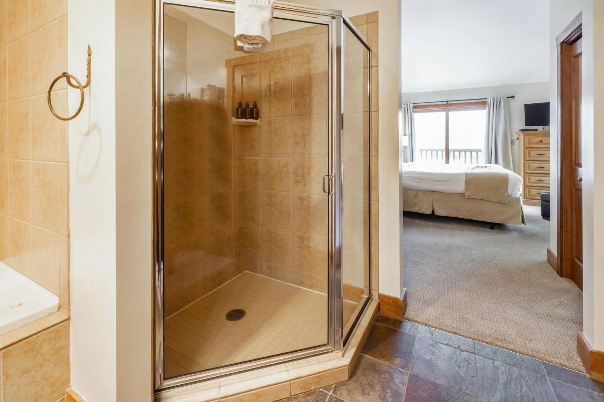 Bathroom, Bed in Red Hawk by Keystone Resort