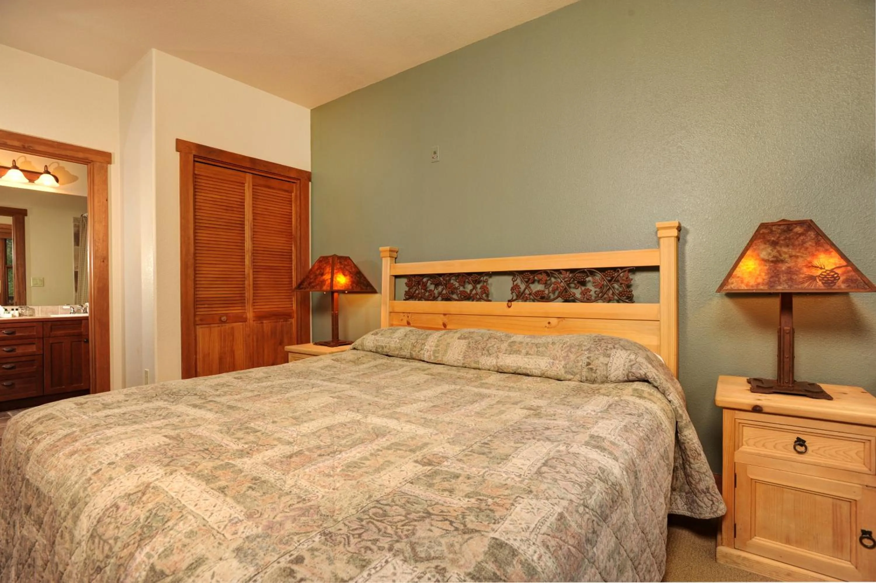 Bed in Red Hawk by Keystone Resort