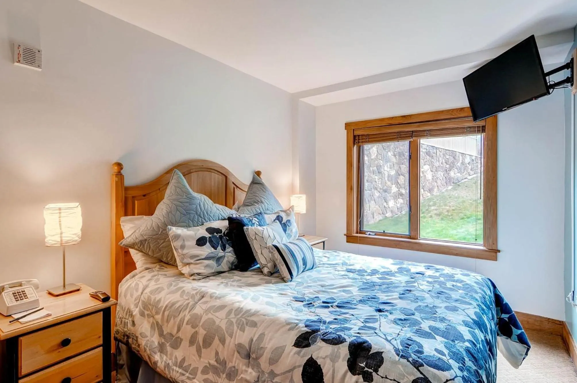 Photo of the whole room, Bed in Red Hawk by Keystone Resort