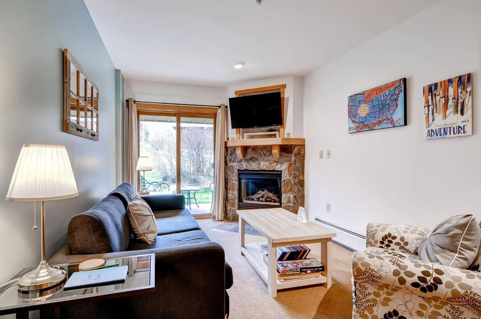 Living room in Red Hawk by Keystone Resort