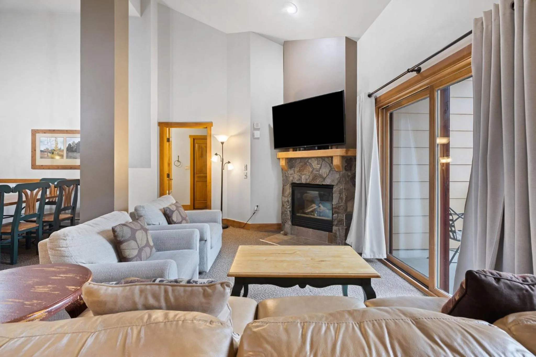 Living room, Bed in Red Hawk by Keystone Resort