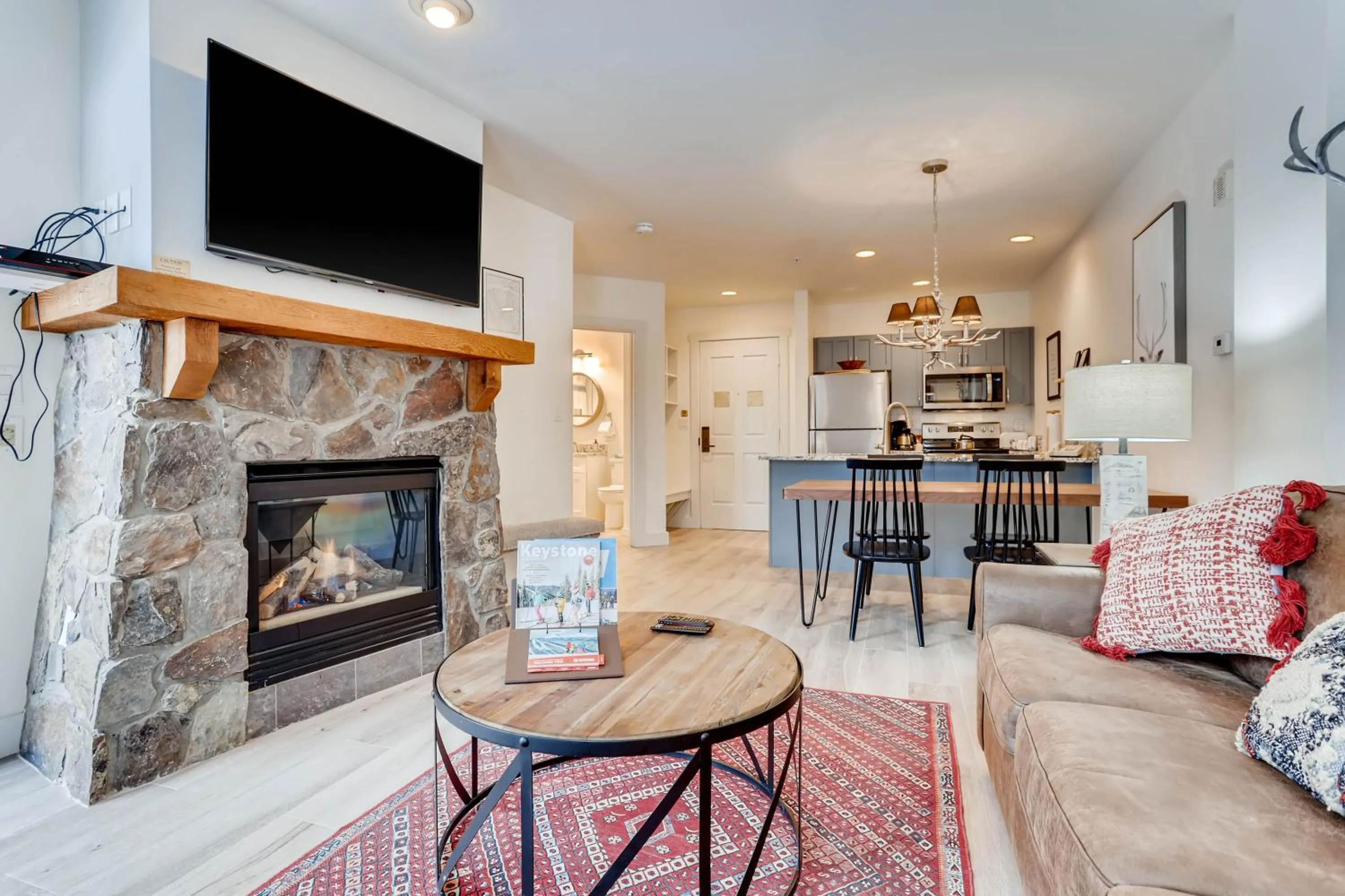 Living room in Red Hawk by Keystone Resort