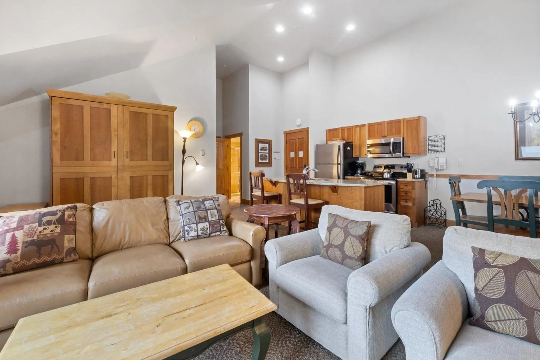 Living room in Red Hawk by Keystone Resort