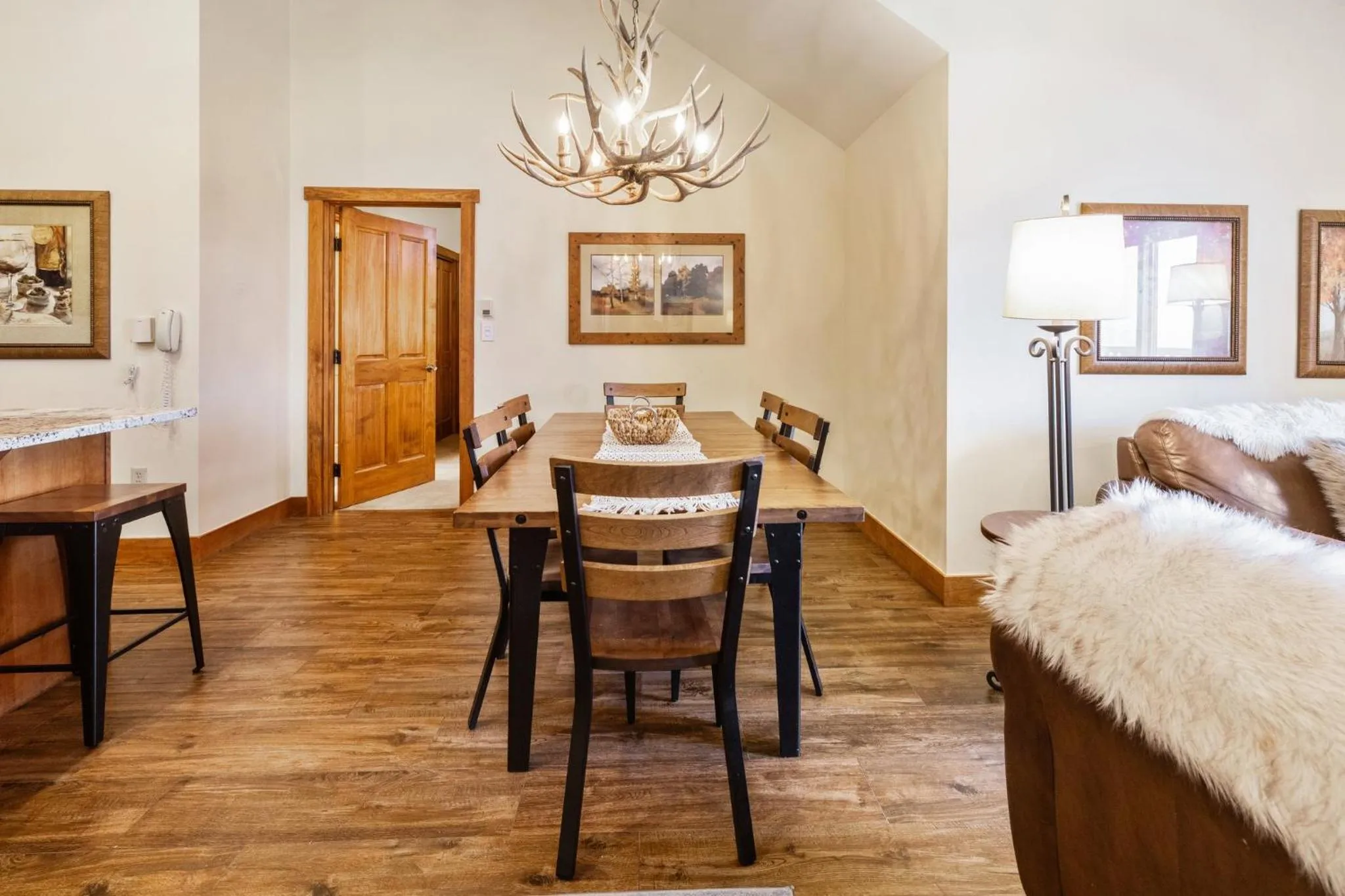 Restaurant/places to eat, Bed in Red Hawk by Keystone Resort