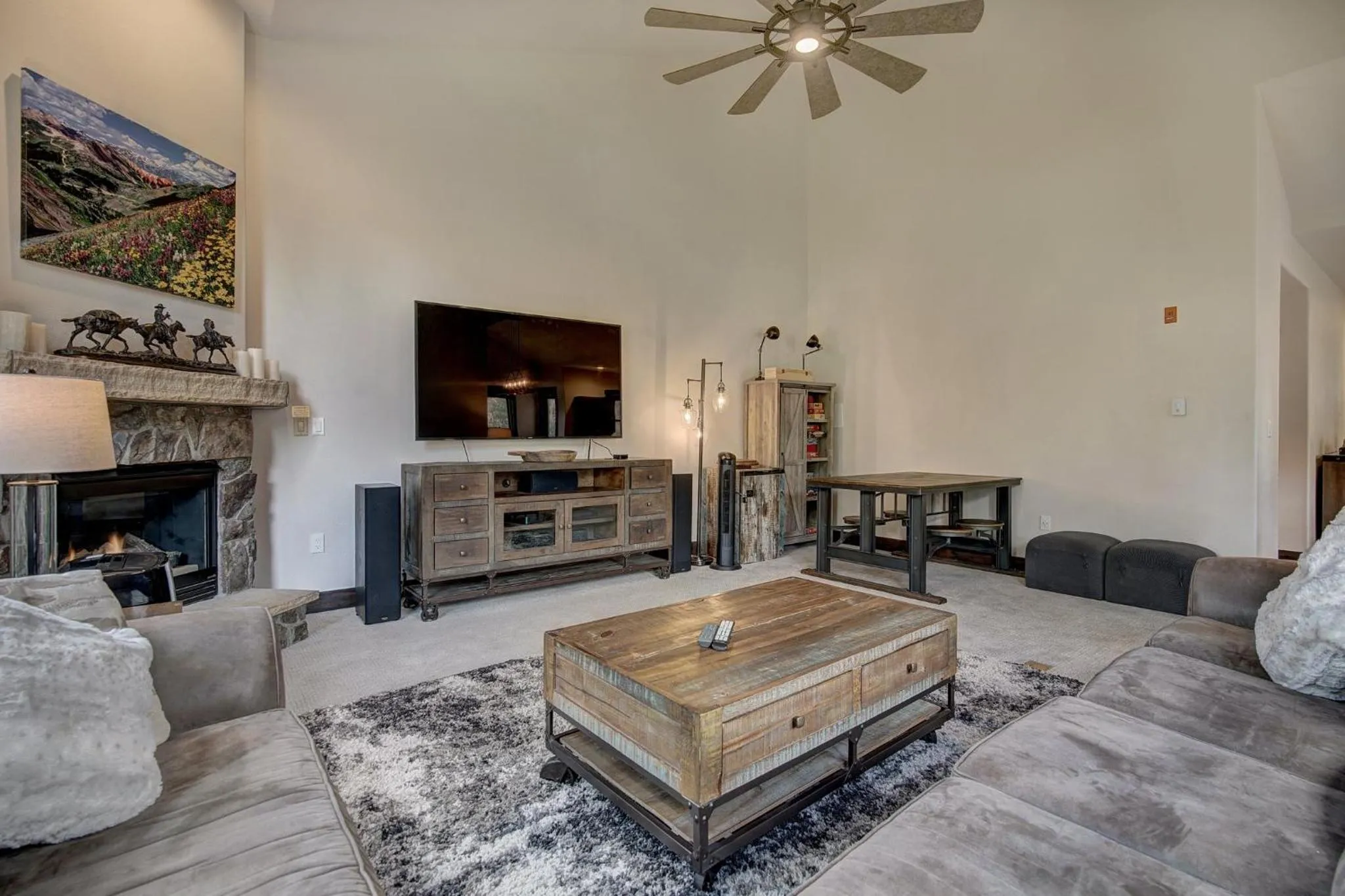 Living room in Red Hawk by Keystone Resort