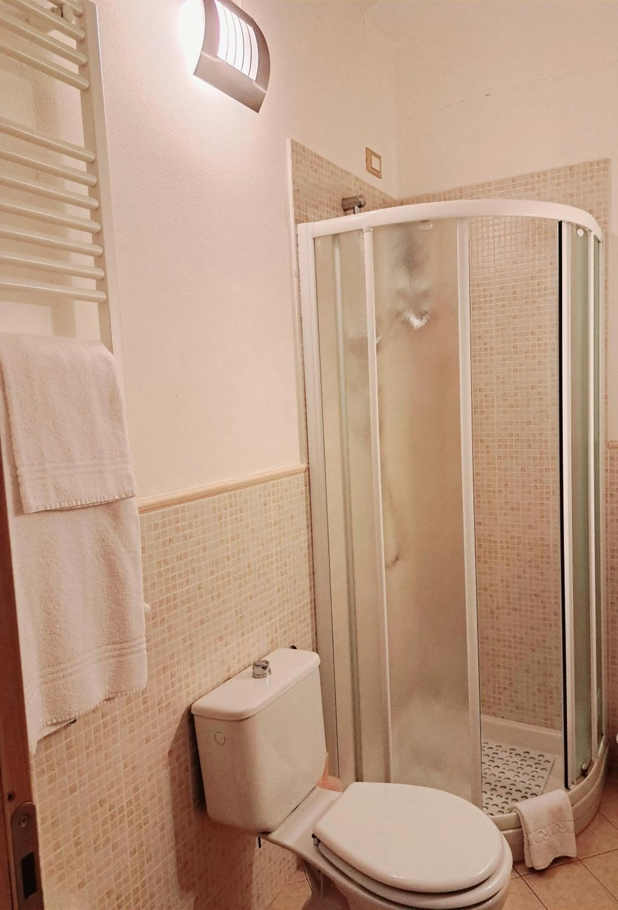 Bathroom in Burlamacco Gold