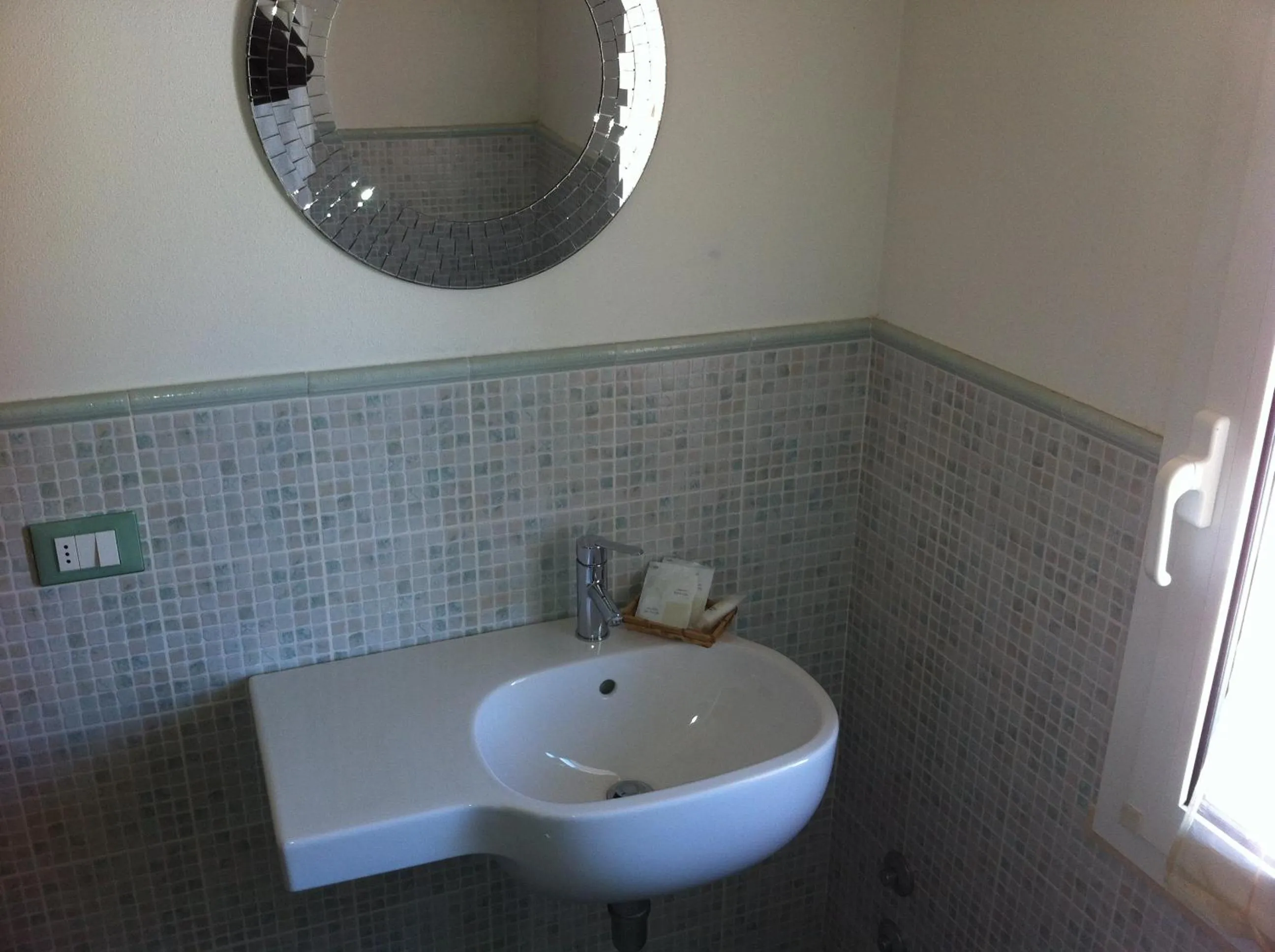 Bathroom in Burlamacco Gold