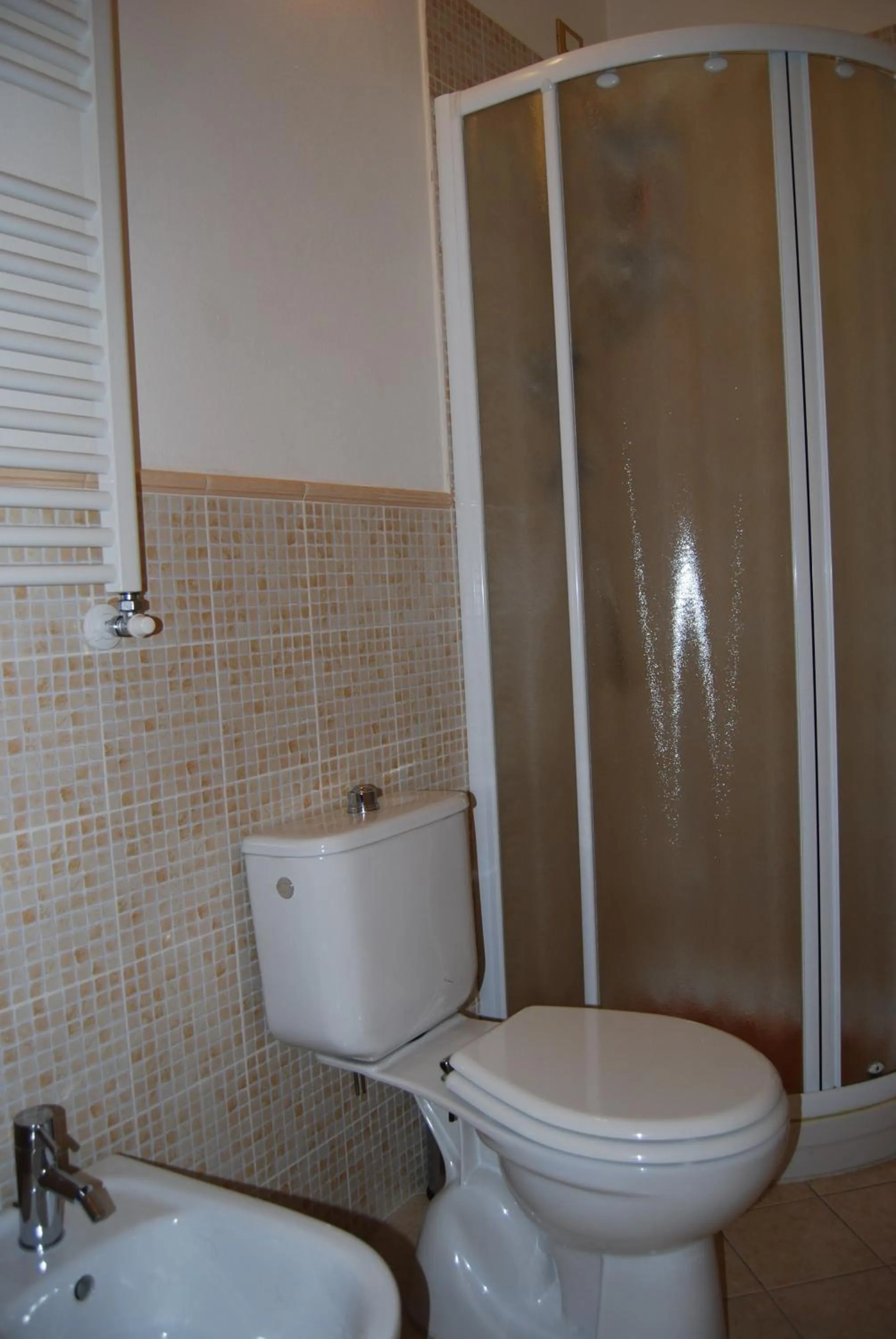 Bathroom in Burlamacco Gold