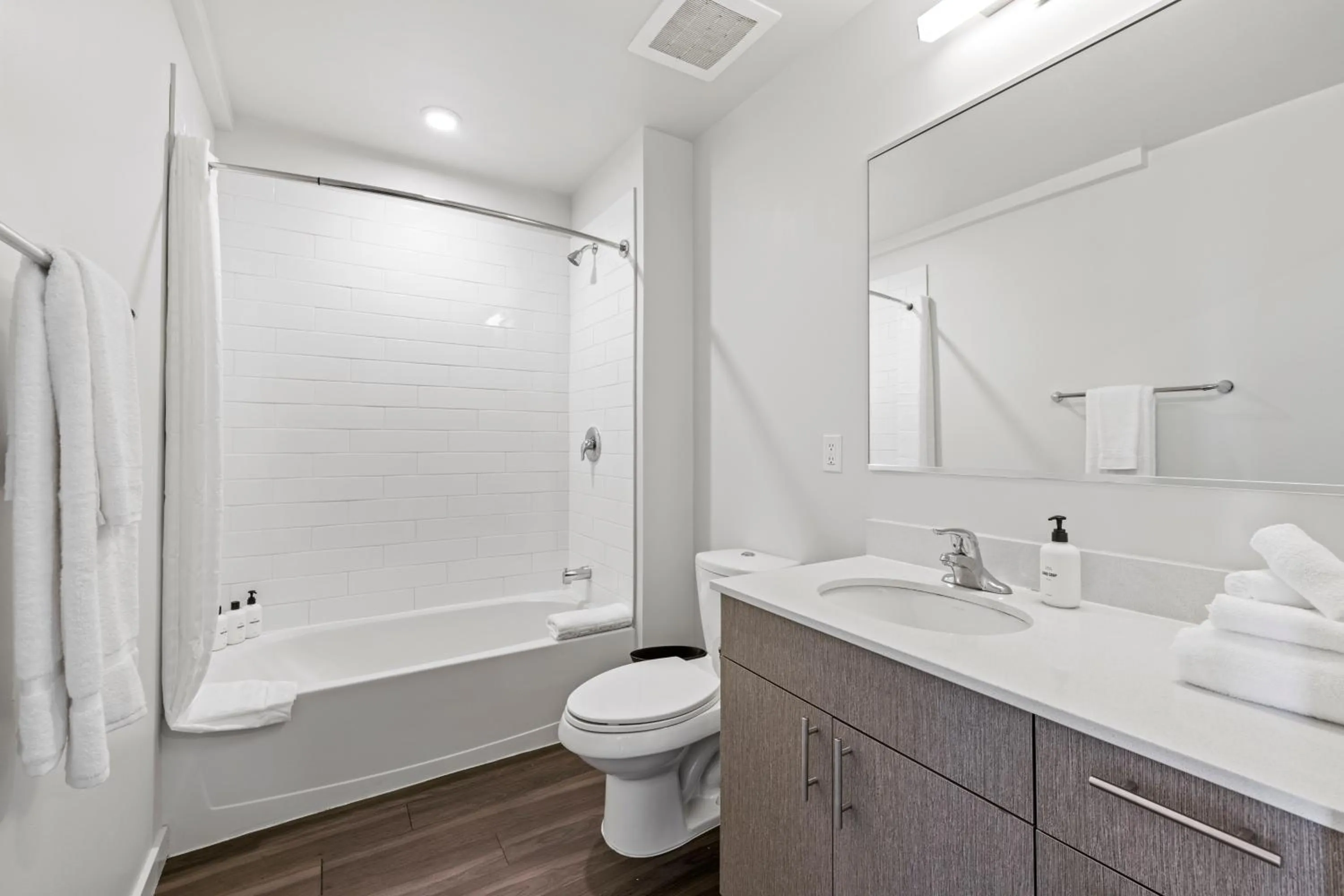 Bathroom in Placemakr Marymount Ballston