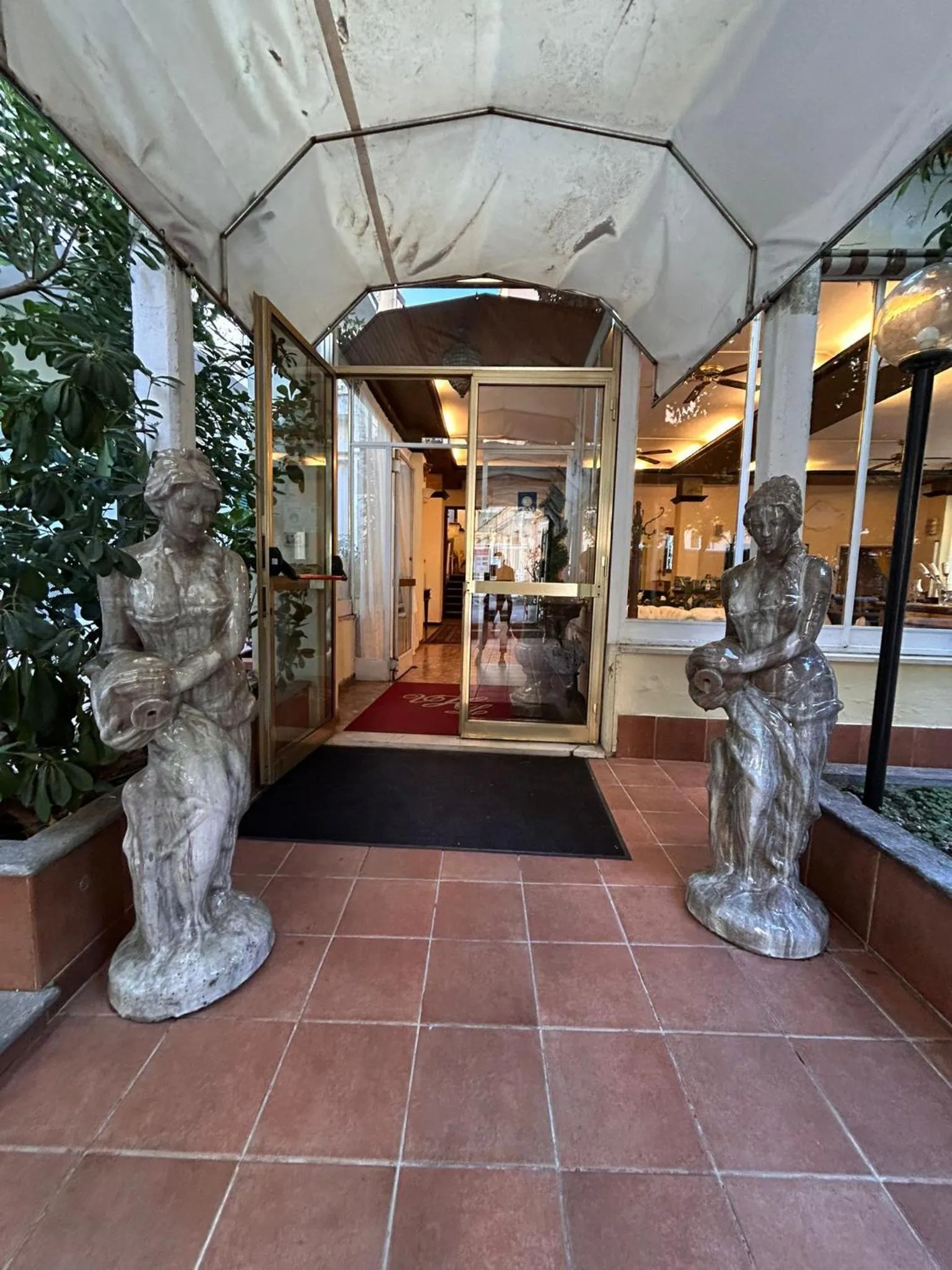 Facade/entrance in Hotel Villa Luisa