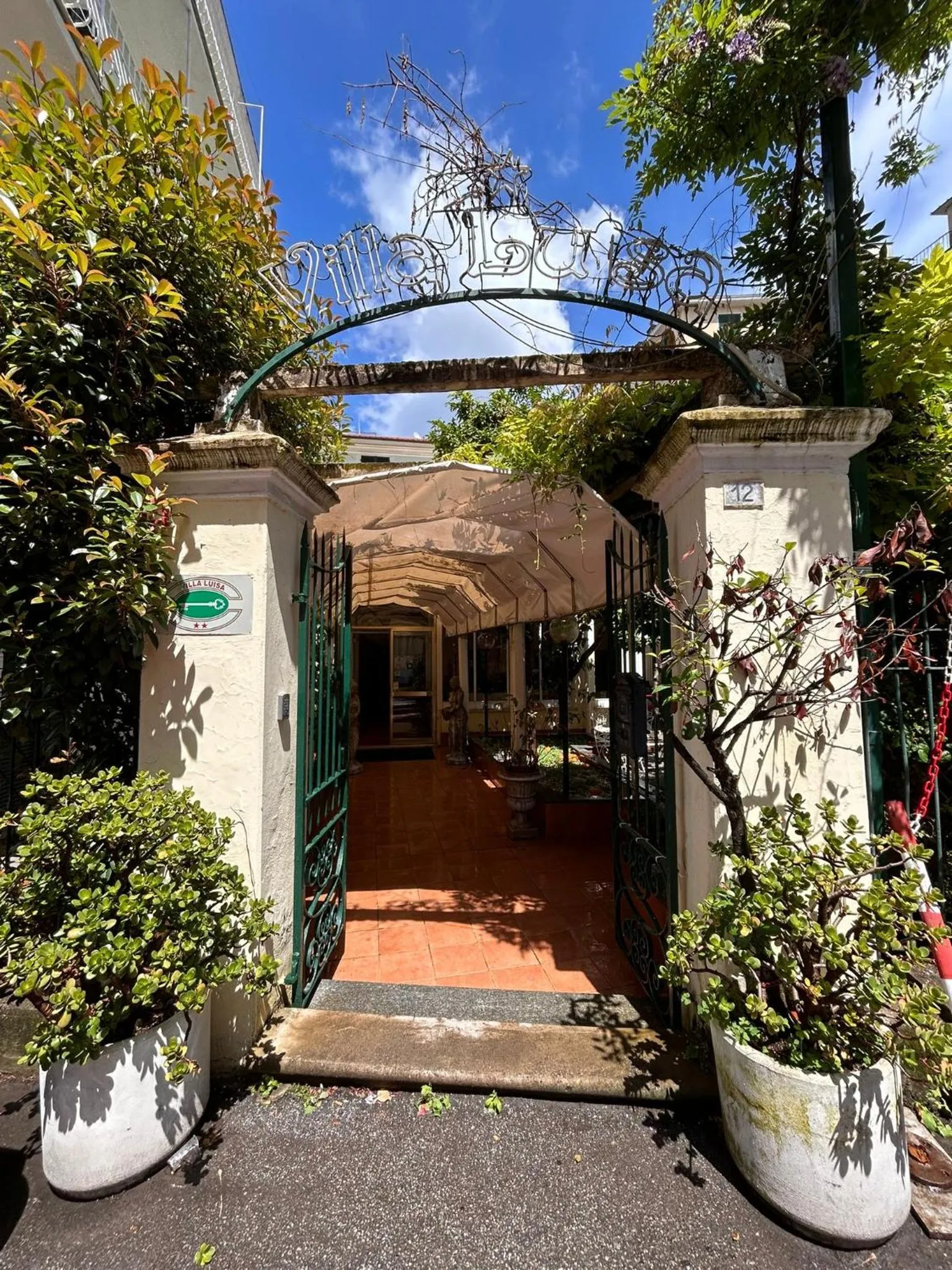 Facade/entrance in Hotel Villa Luisa