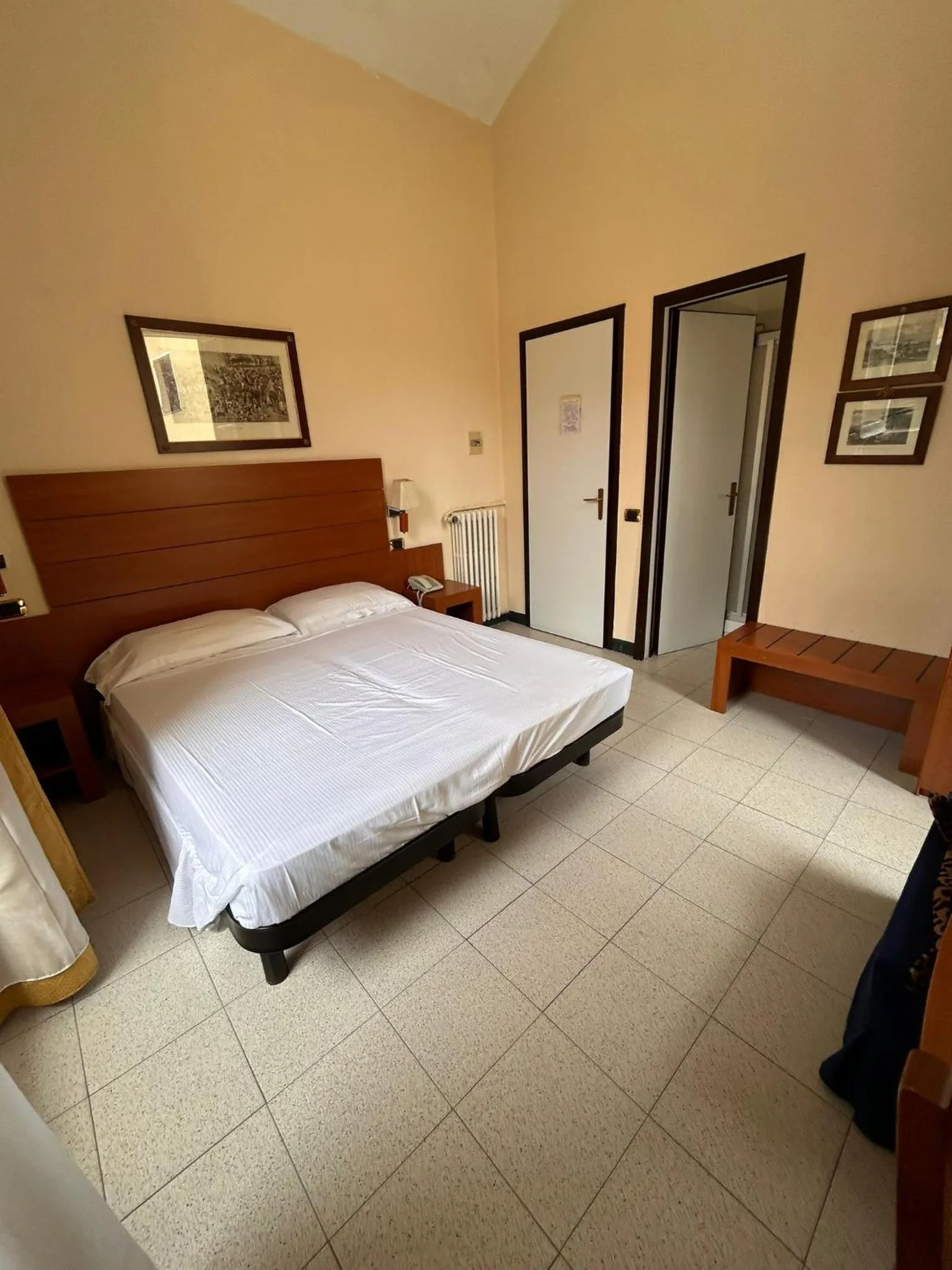 Bed in Hotel Villa Luisa