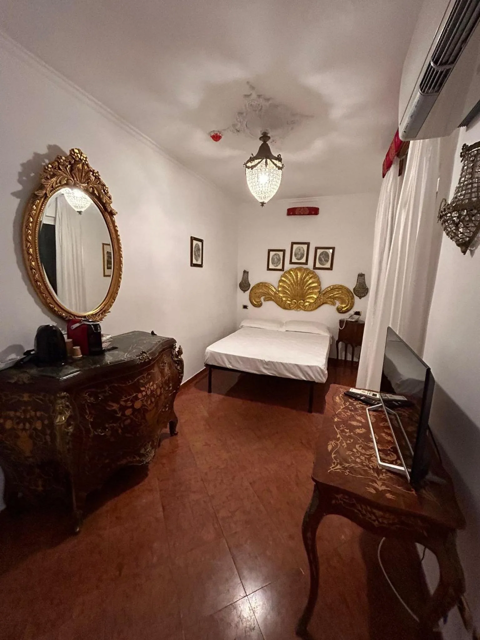 Bedroom in Hotel Villa Luisa